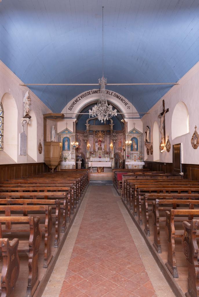 eglise fontaine interieur.jpg