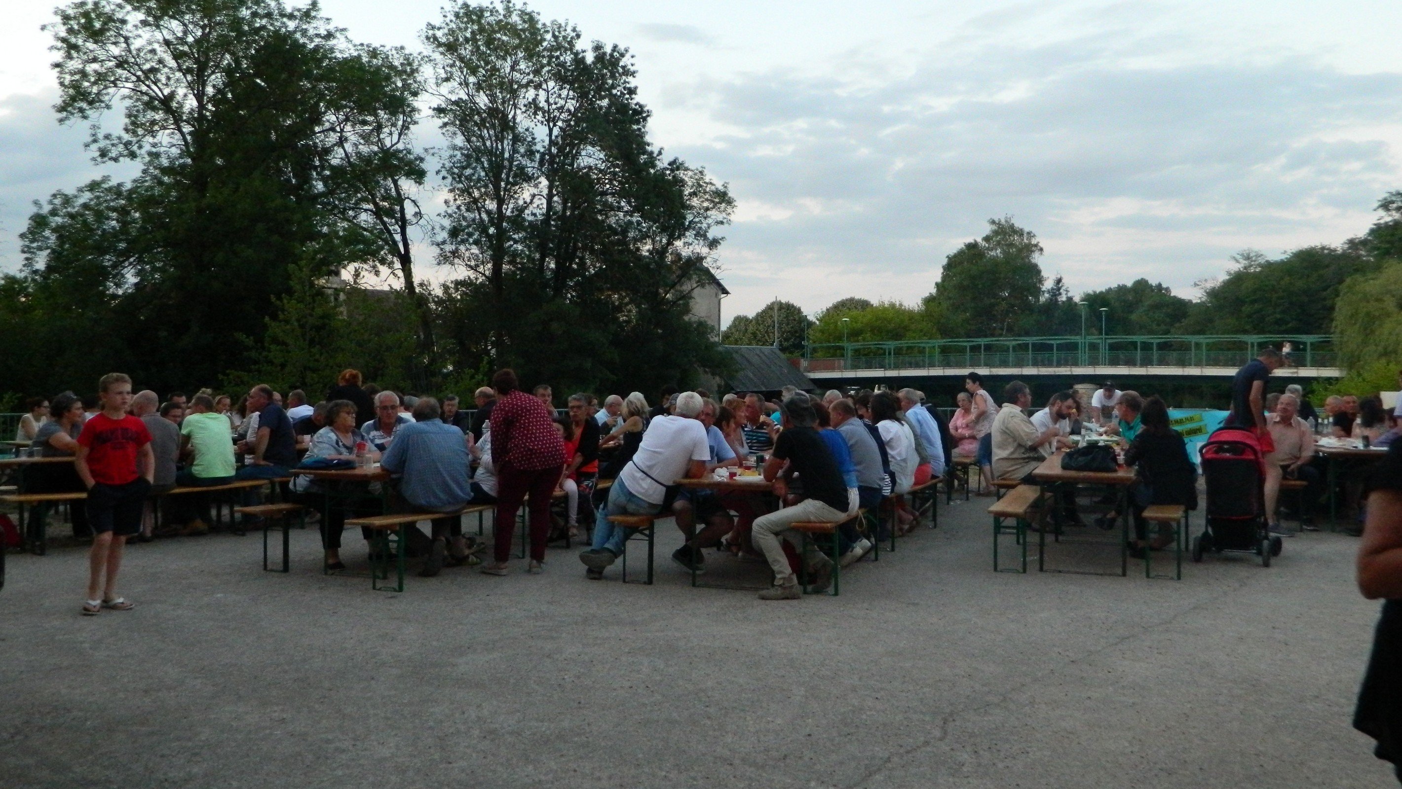 02_repas champêtre.JPG