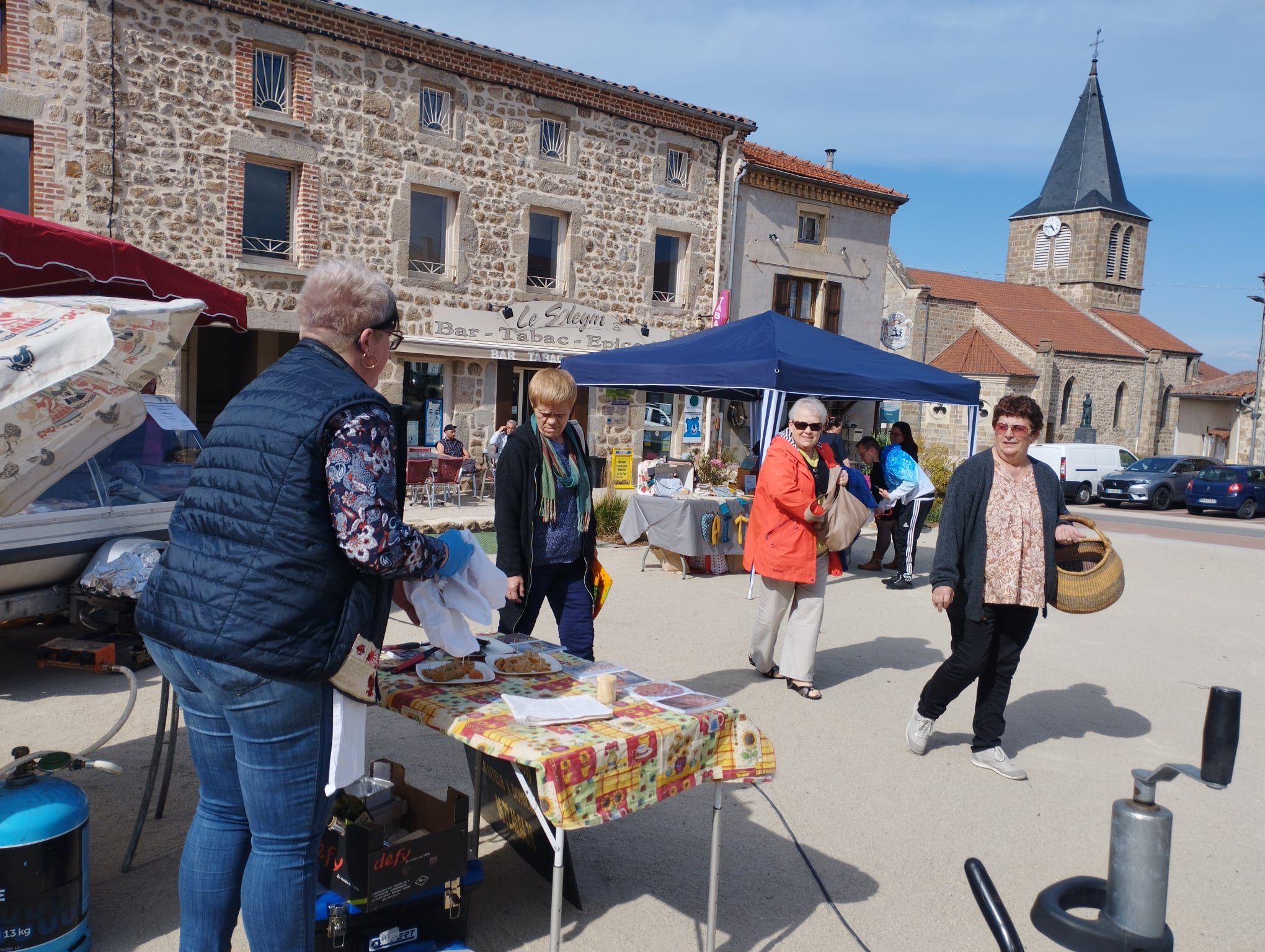 marché soleymieux 22 avril 2022.jpg