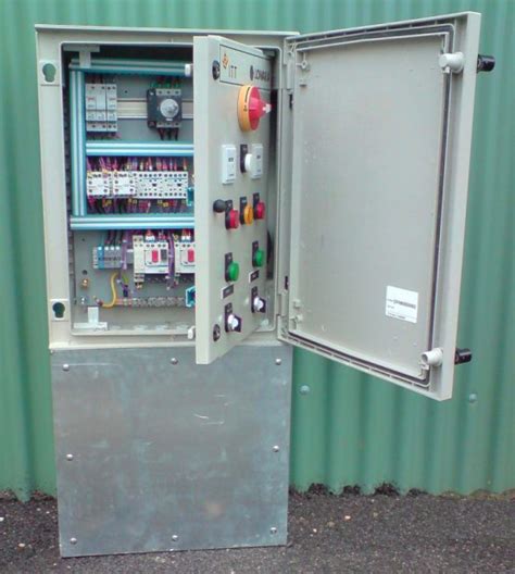 armoire électrique station de pompage.jpg