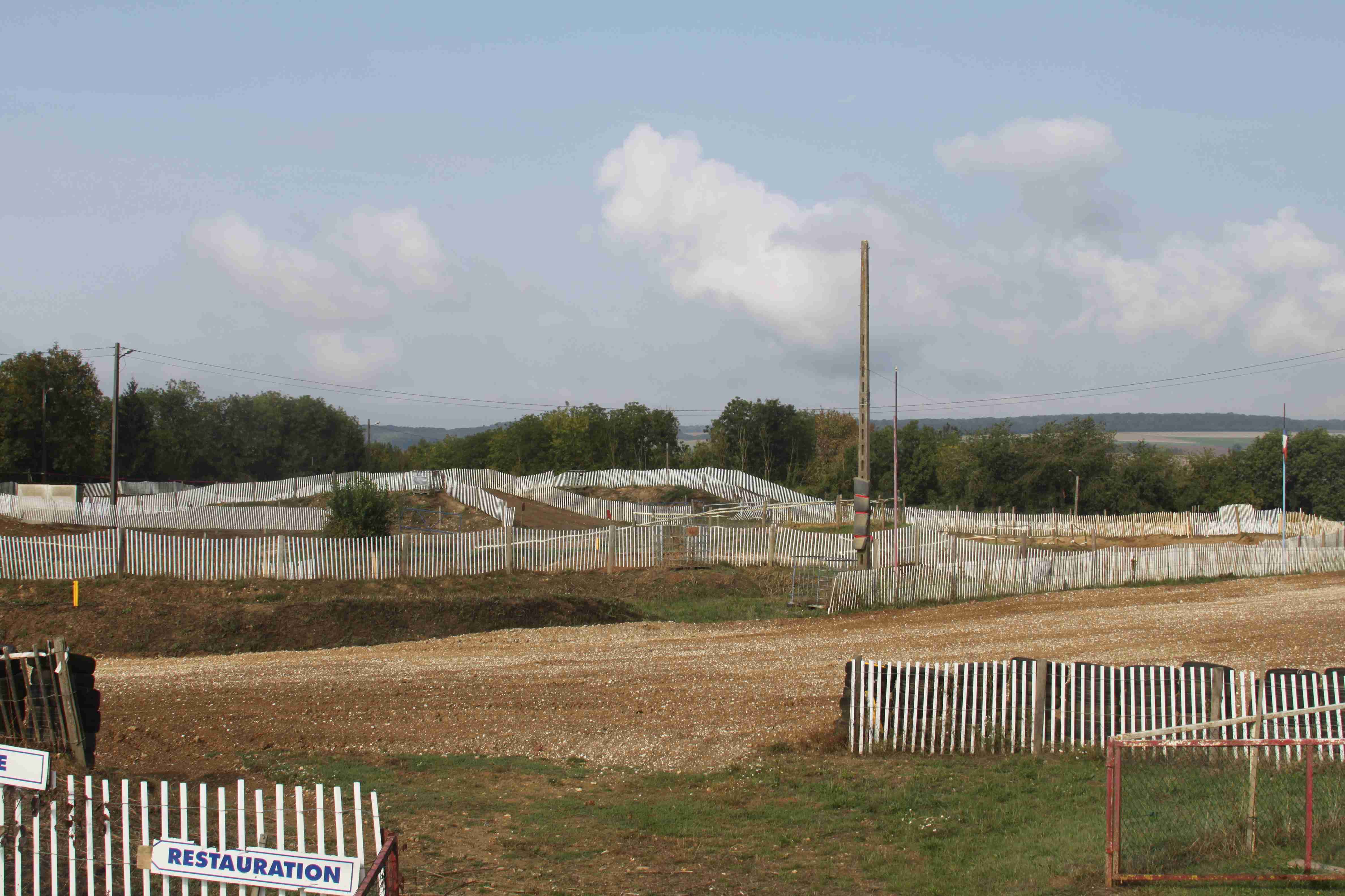 TERRAIN DE MOTO CROSS WEELING CLUB .jpg