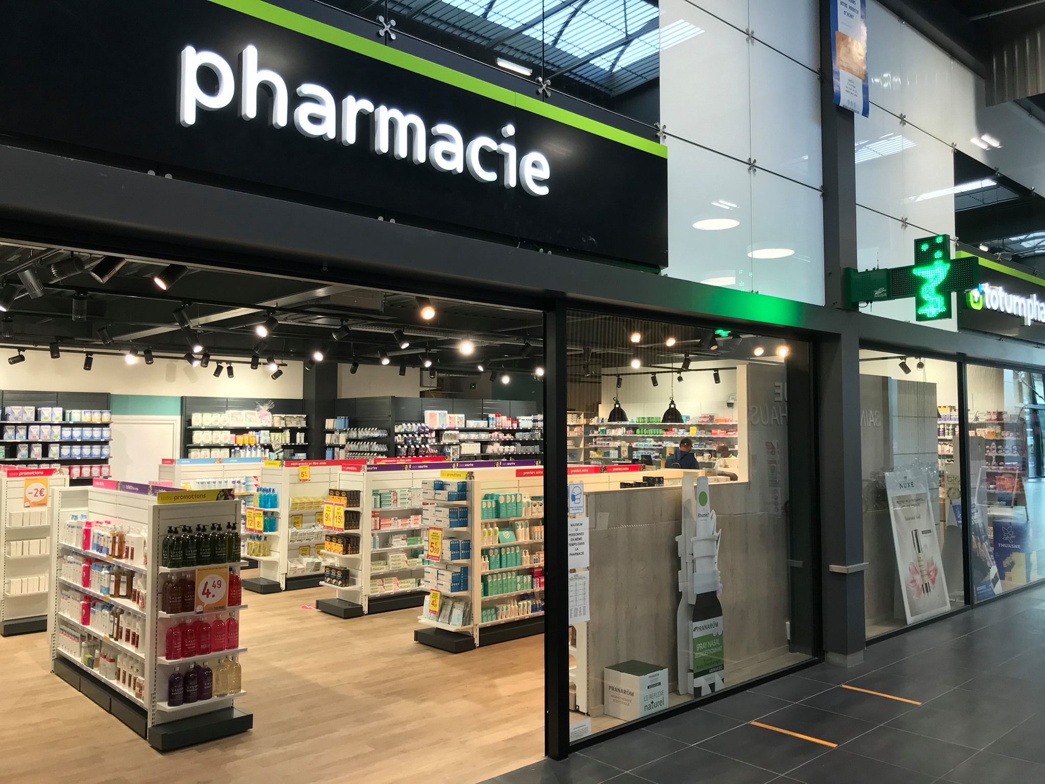 pharmacie plateau picard 2.jpg