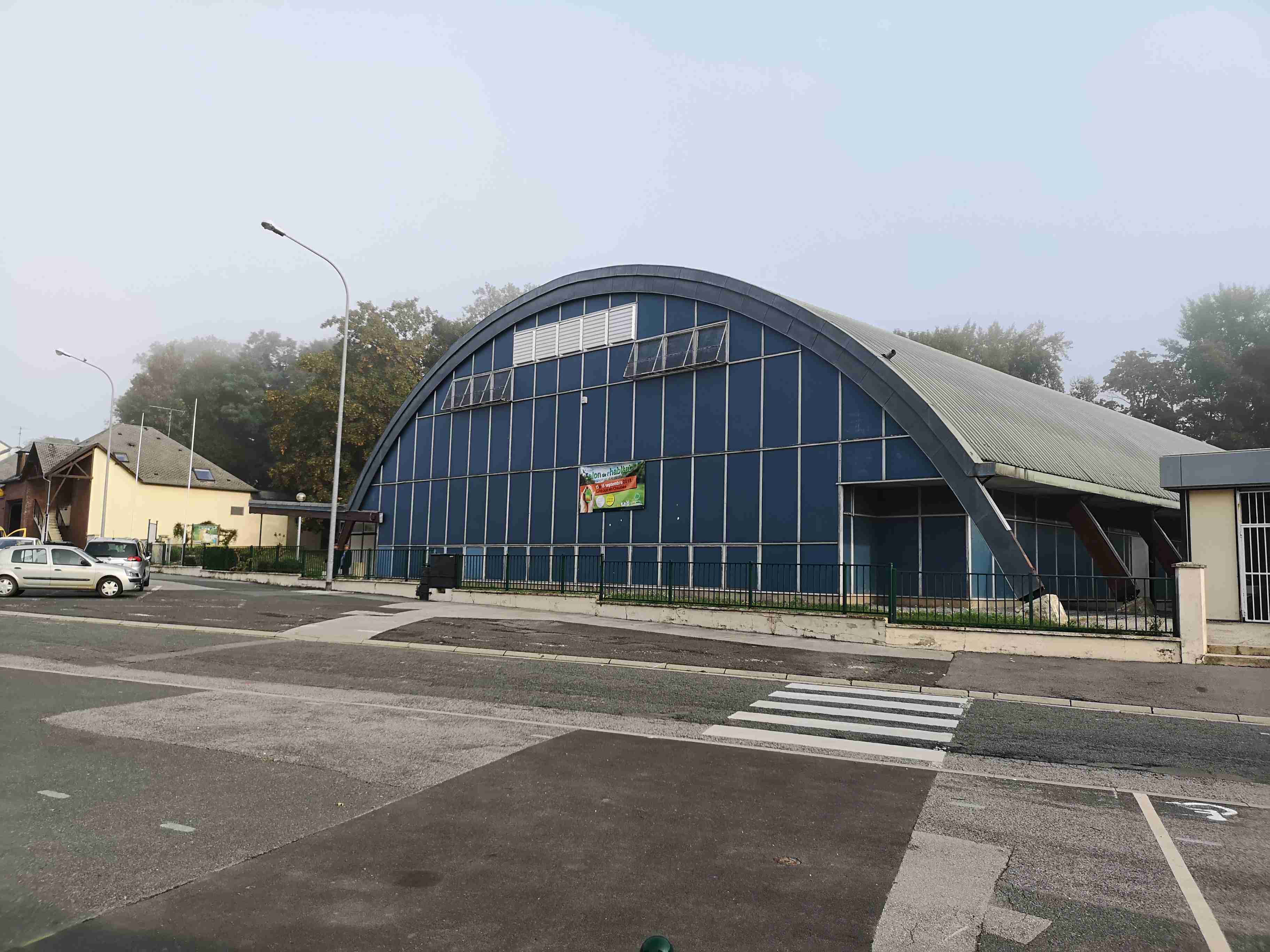 GYMNASE EXTERIEUR.jpg