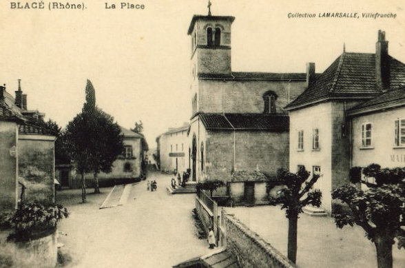 Blace_vue_du_bourg_et_l_eglise.png