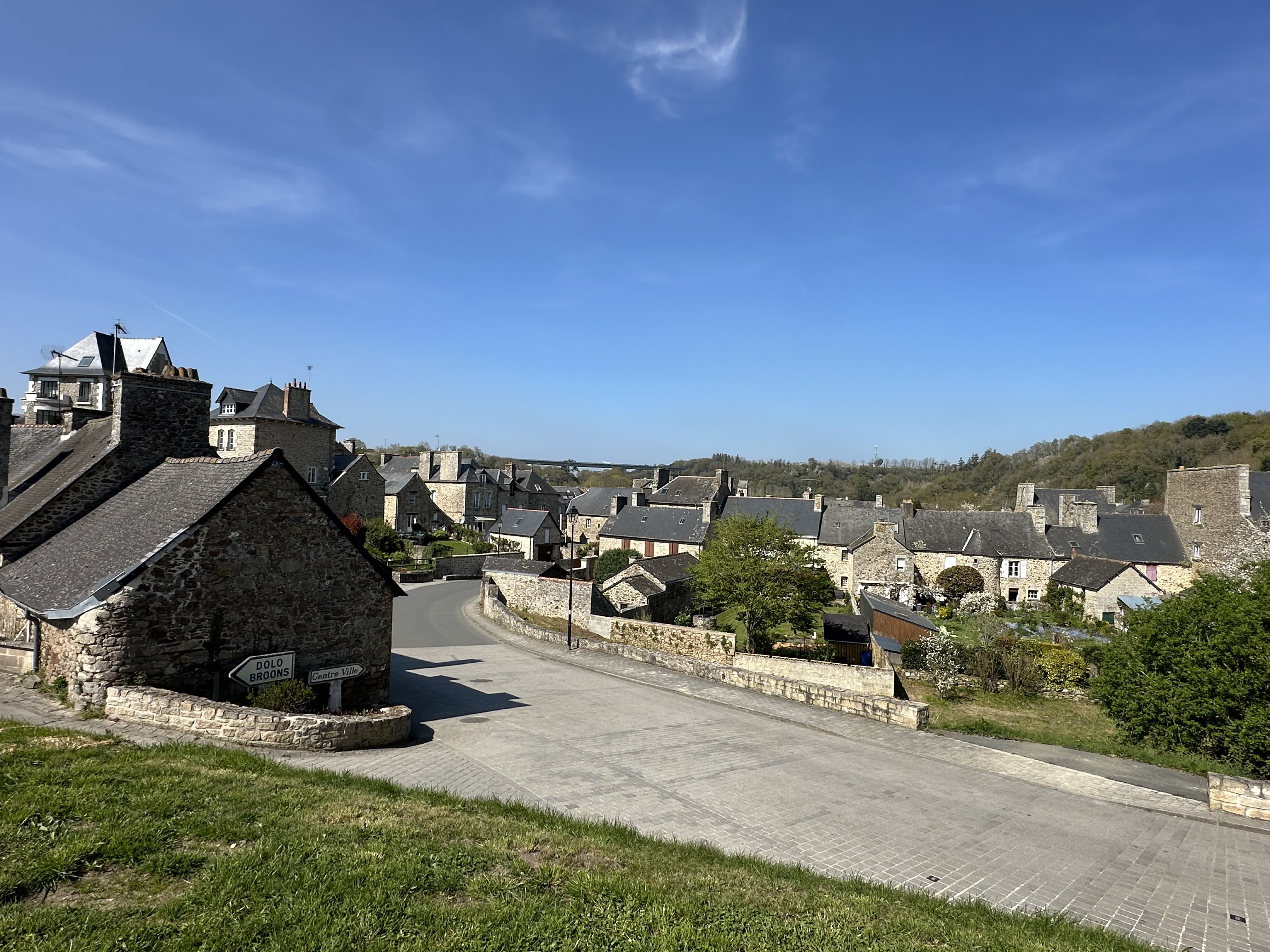 1-Pierres et lumière, l'âme de Jugon