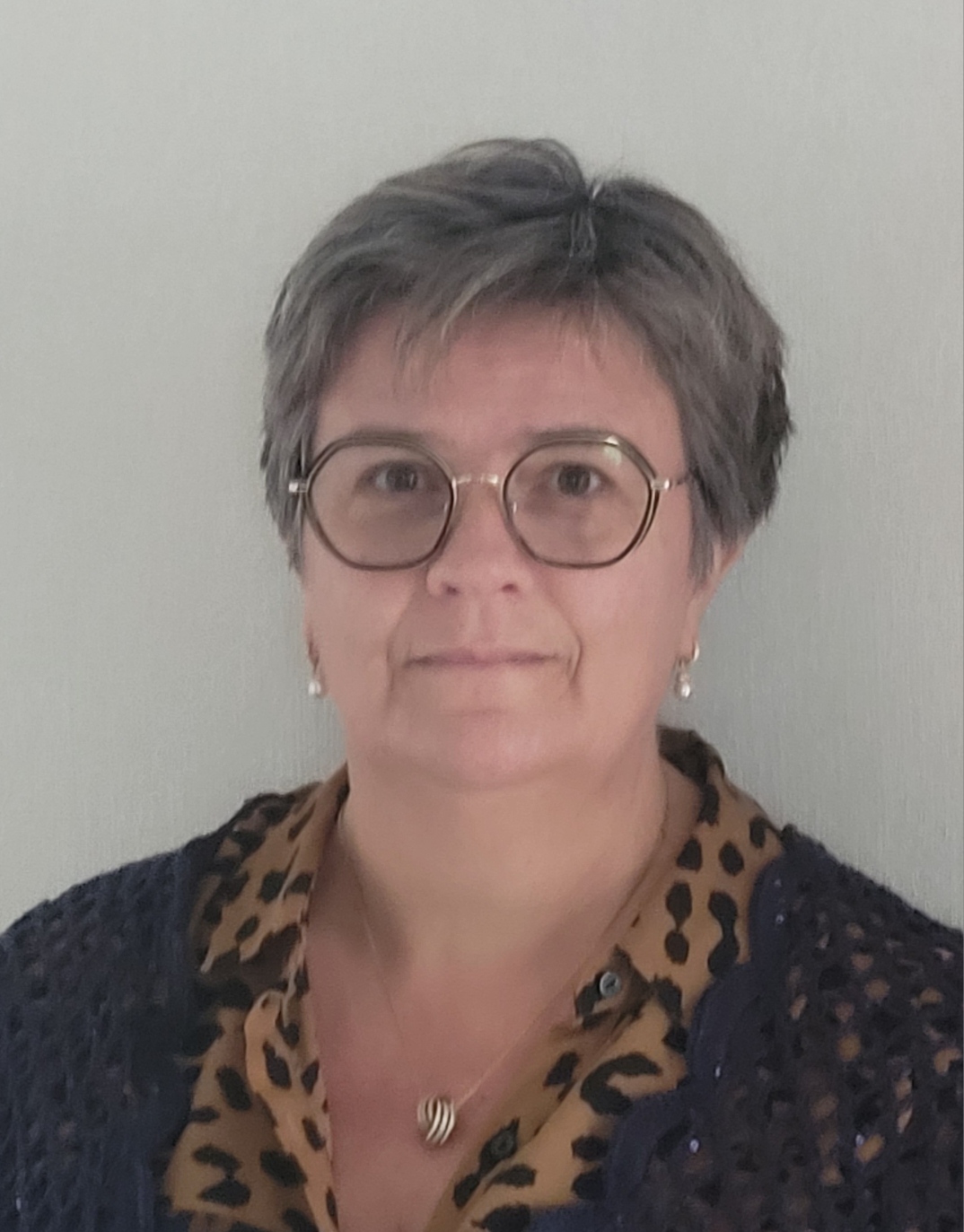 Isabelle LECOEUCHE   Mère au Foyer.jpg