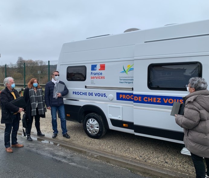 Photo Agents france services.jpg