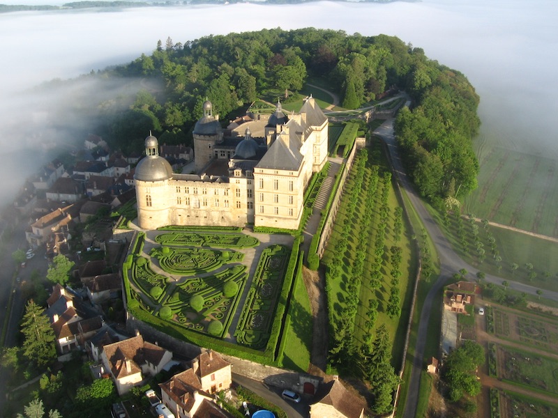 chateau-hautefort.jpg