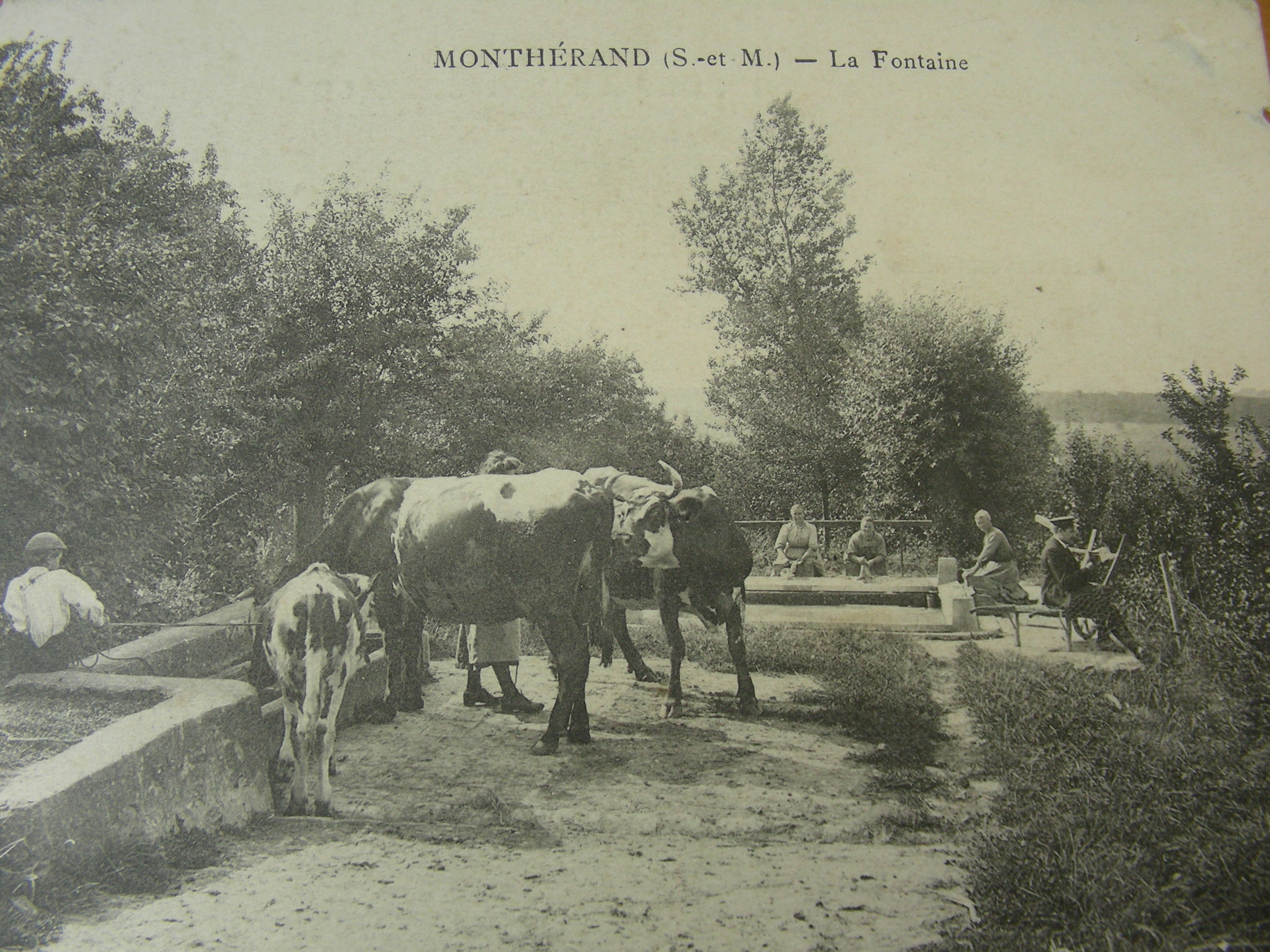 Monthérand La Fontaine.JPG
