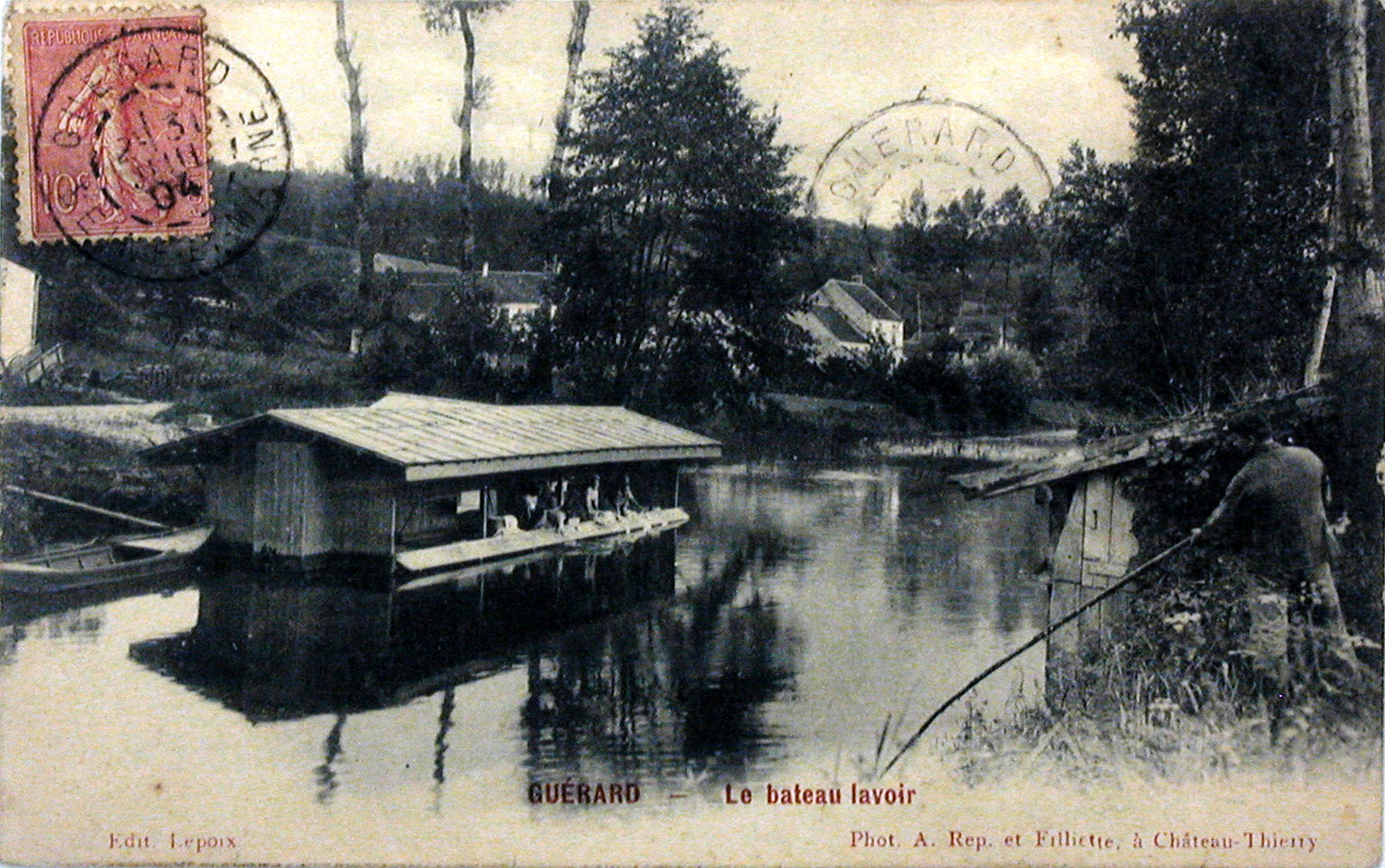 99 Guérard - Bords du Morin 7 le bateau lavoir 1904.jpg