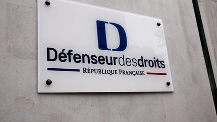 Défenseur des droits.jpg
