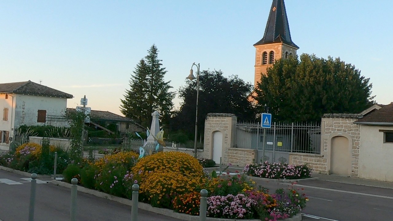 Crottet Coeur du village 1.jpg