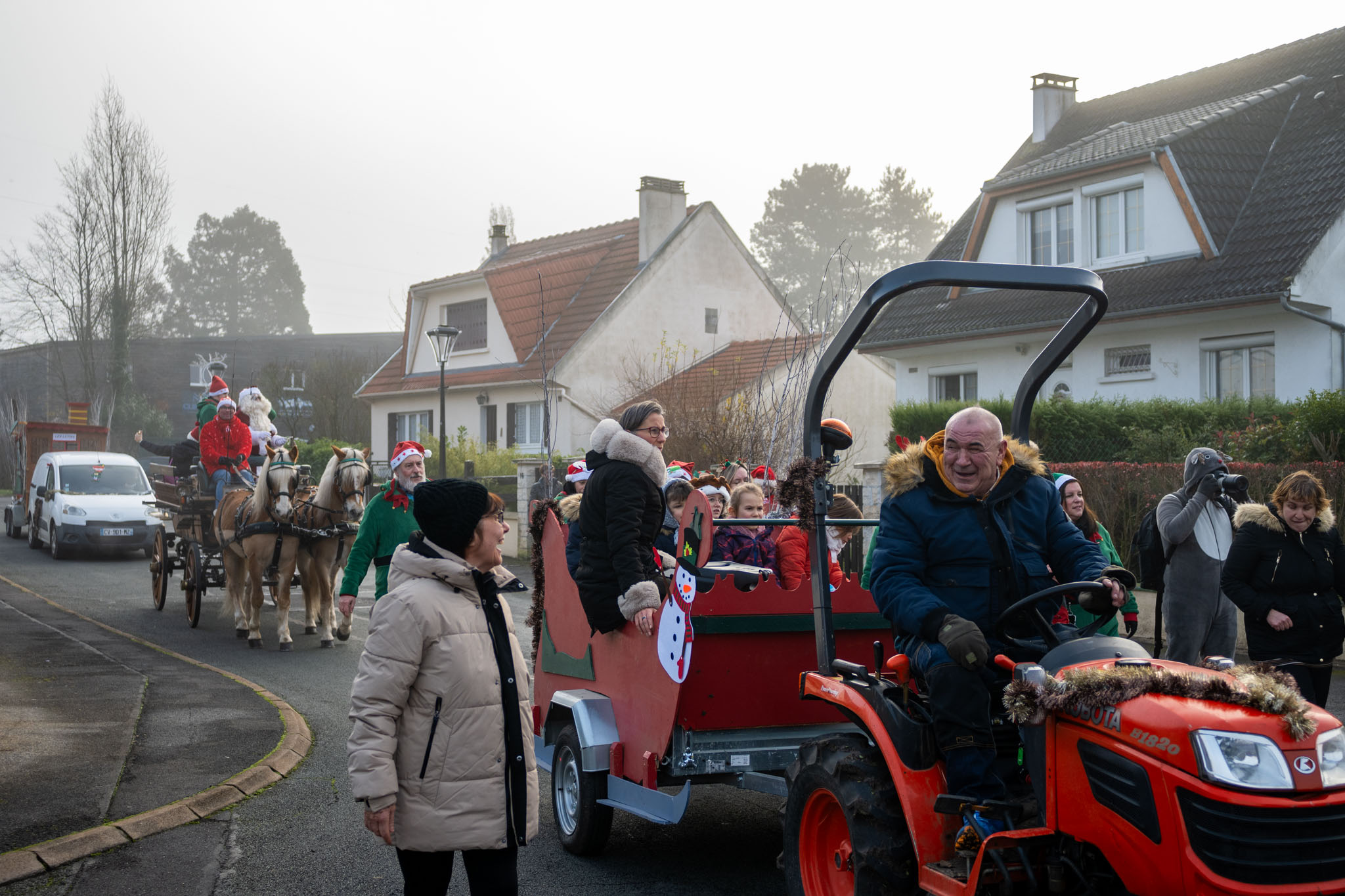 2023-défilé-noel-LumiPoullaouecBD-09.jpg