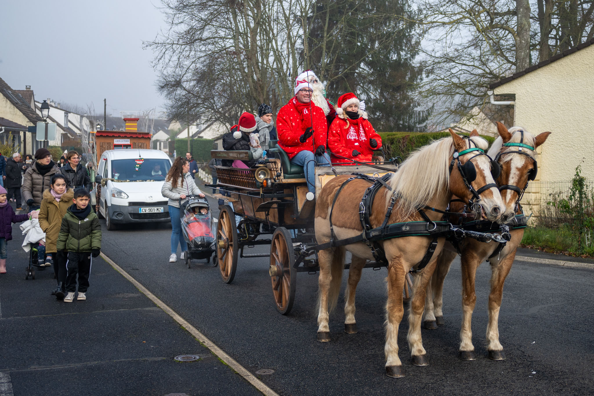 2023-défilé-noel-LumiPoullaouecBD-21.jpg