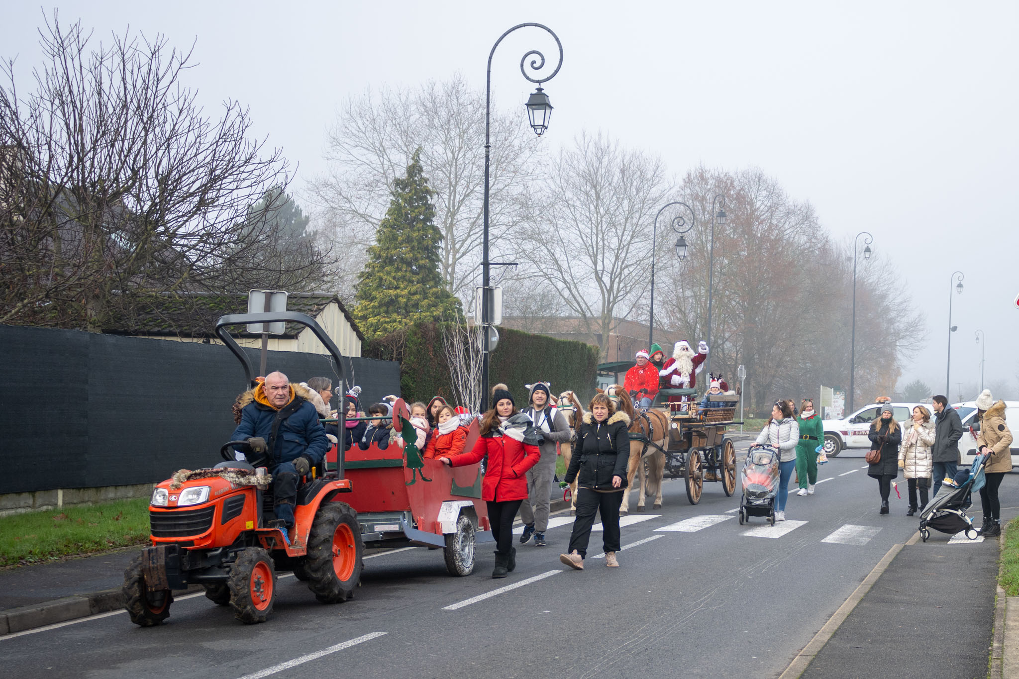 2023-défilé-noel-LumiPoullaouecBD-16.jpg