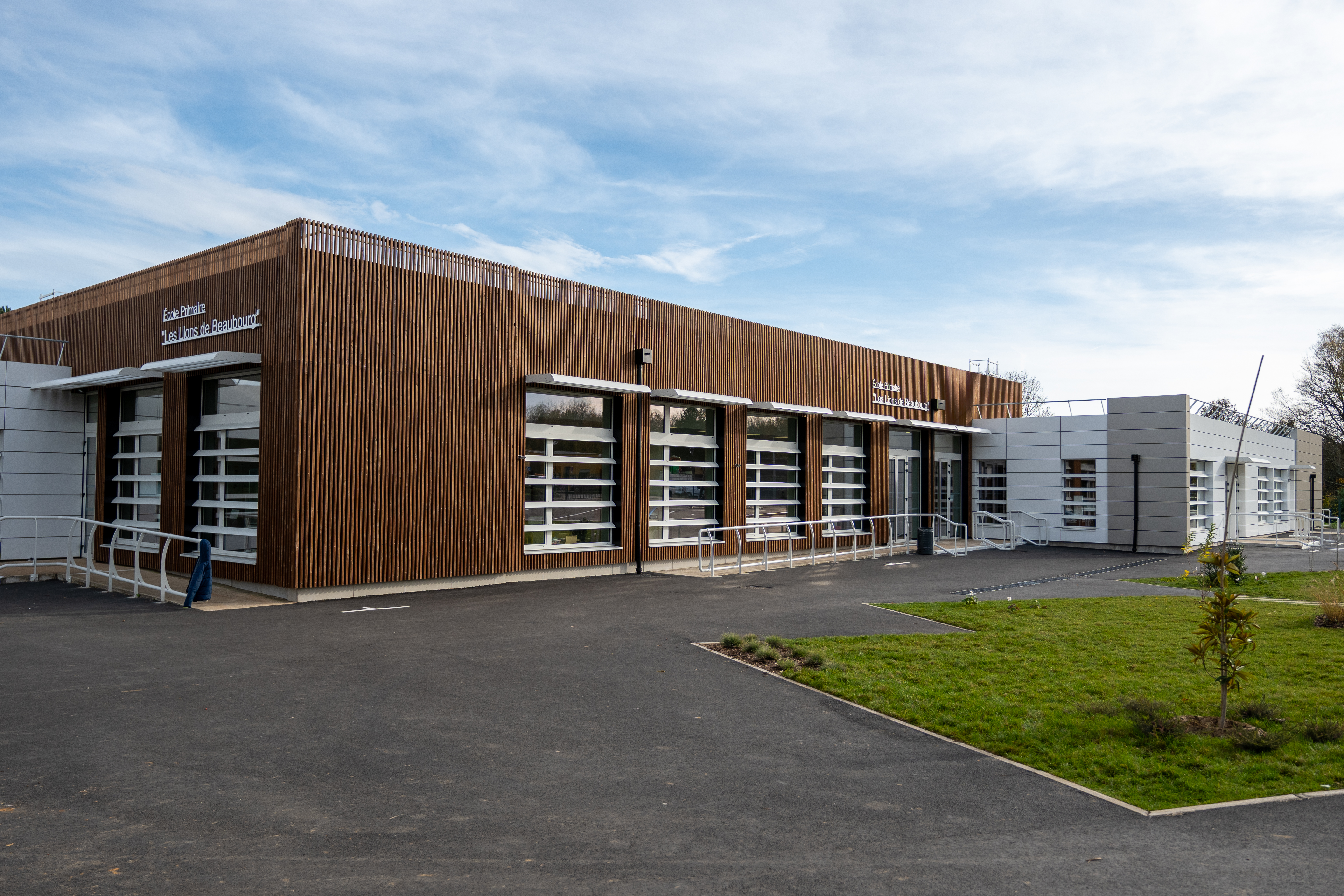 Vue exterieur de l'école primaire des Lions de Beaubourg