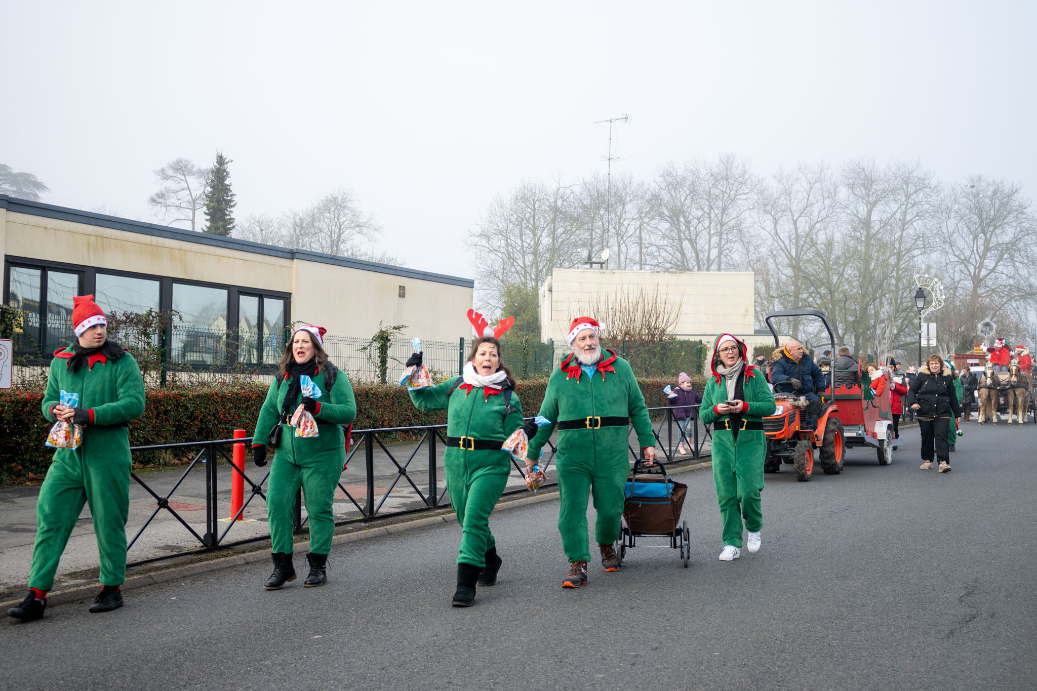2023-défilé-noel-LumiPoullaouecBD-17.jpg