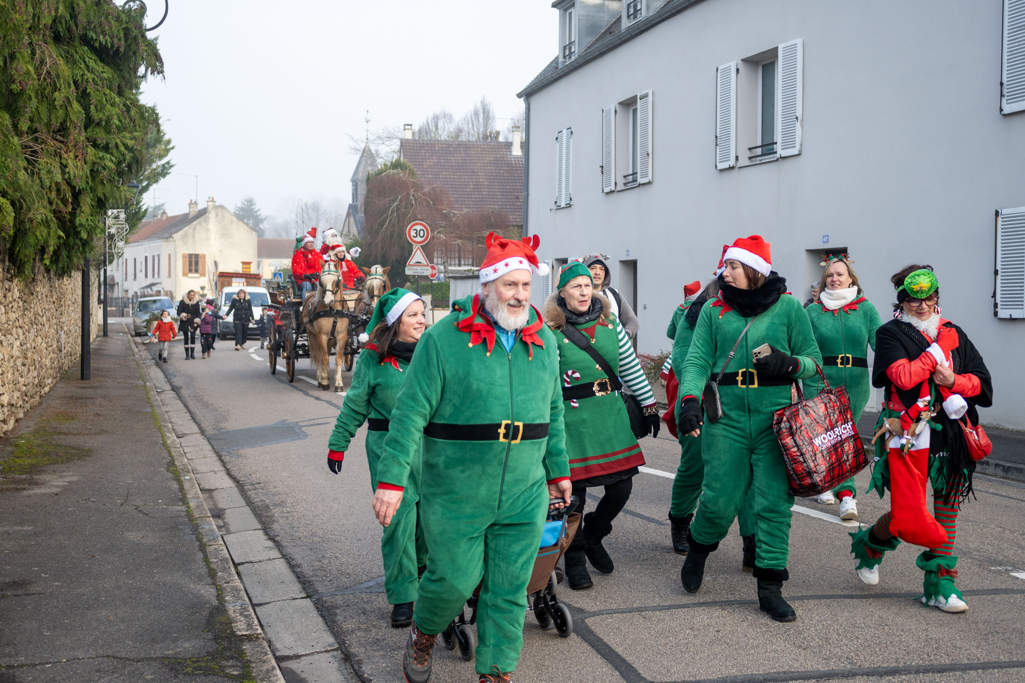 2023-défilé-noel-LumiPoullaouecBD-04.jpg