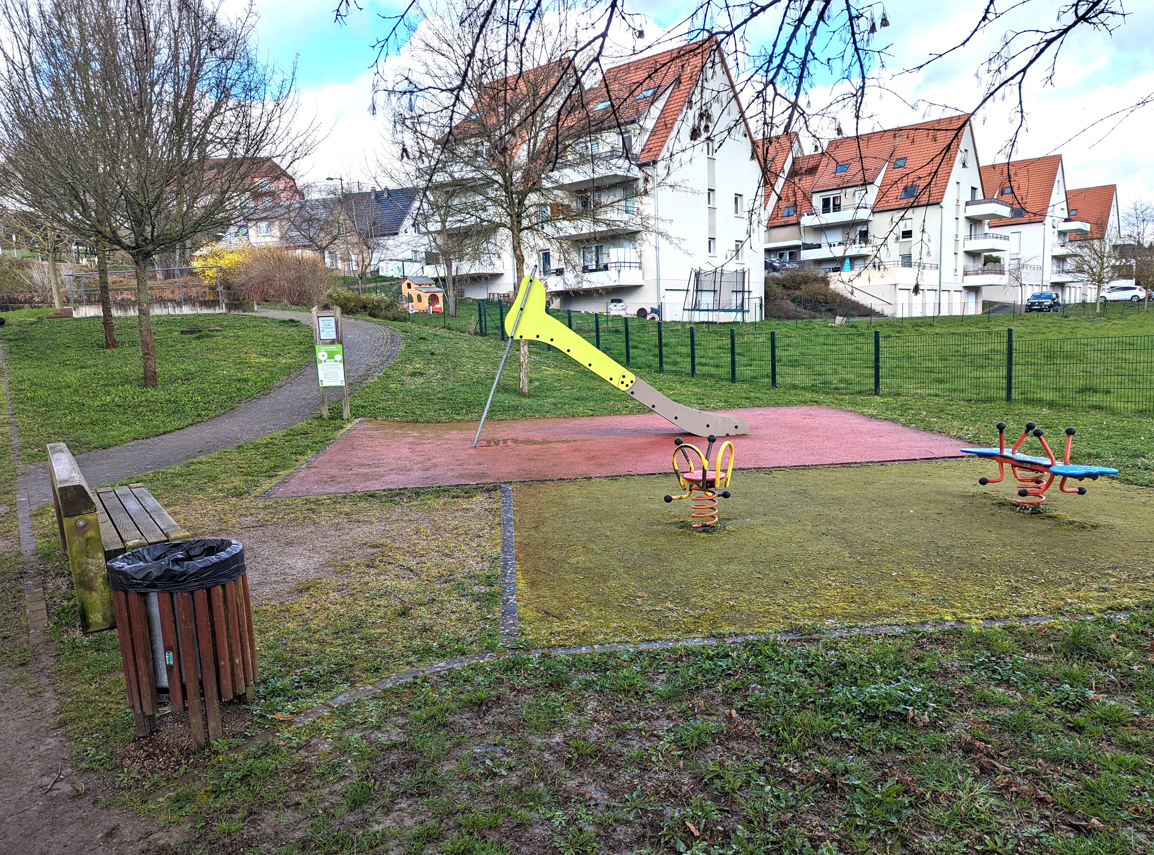 Aire de jeux rue Bouxwiller.jpg