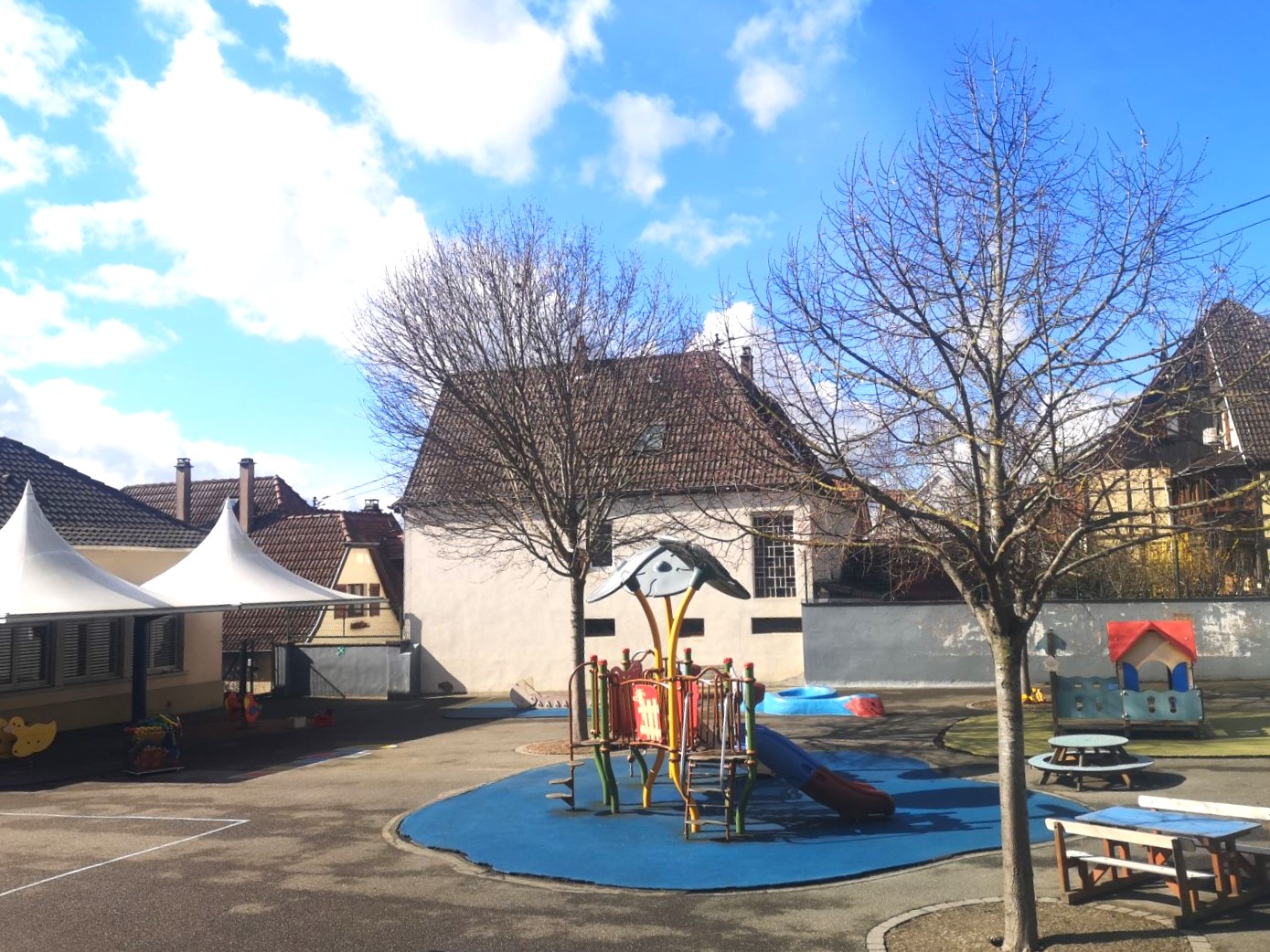 Aire de jeux maternelle.jpg