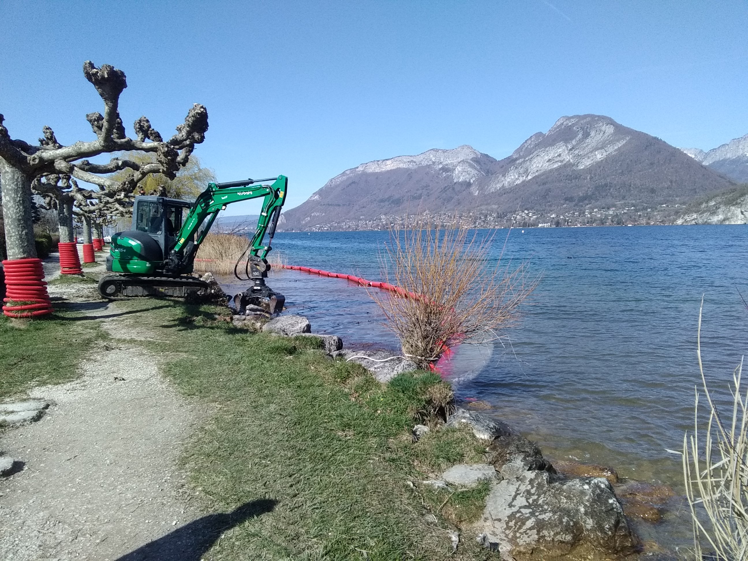 2026-03-16 STEPHANE - 1er coup de pelle - Travaux des berges _2_.jpg