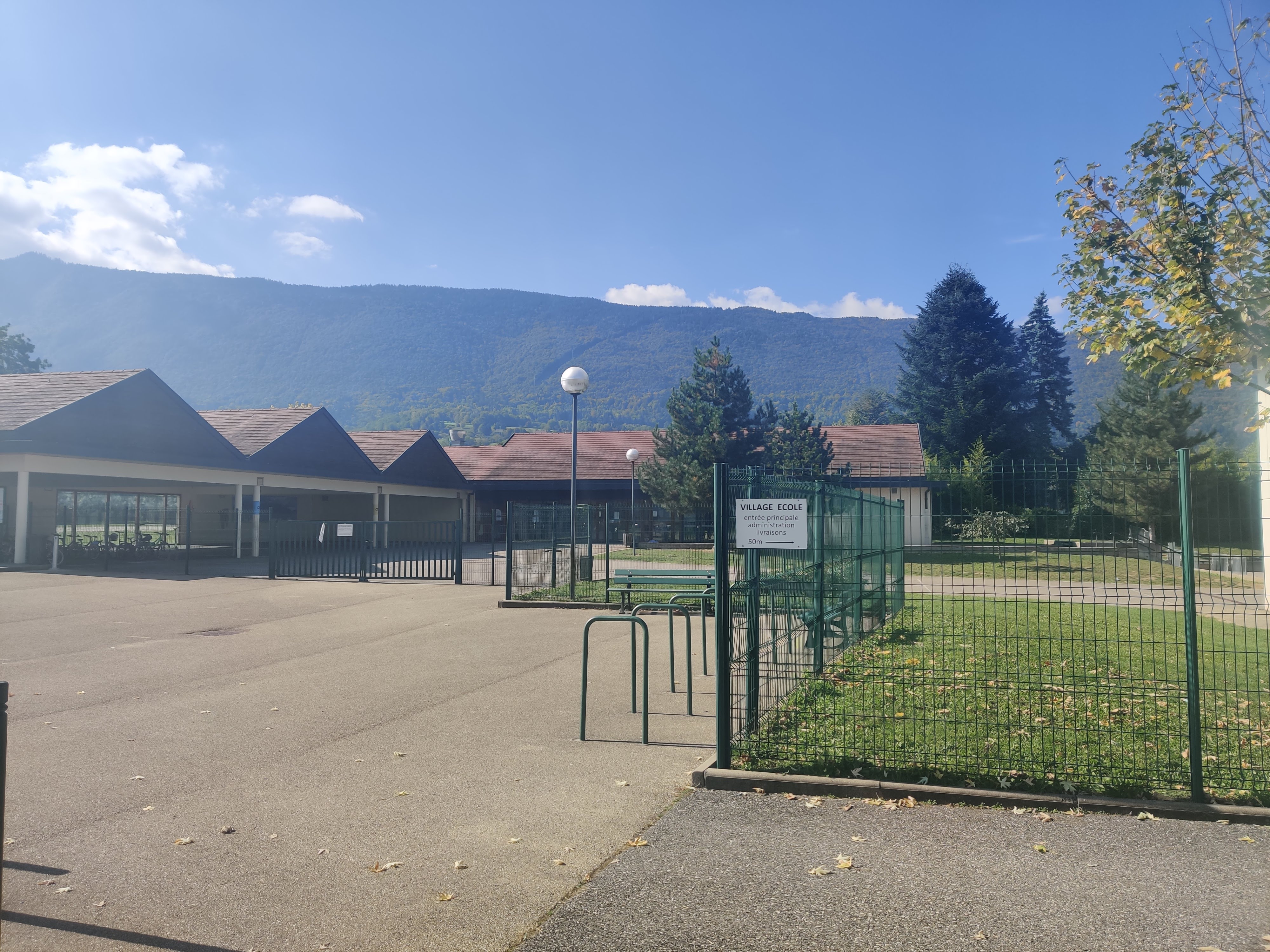 village ecole.jpg