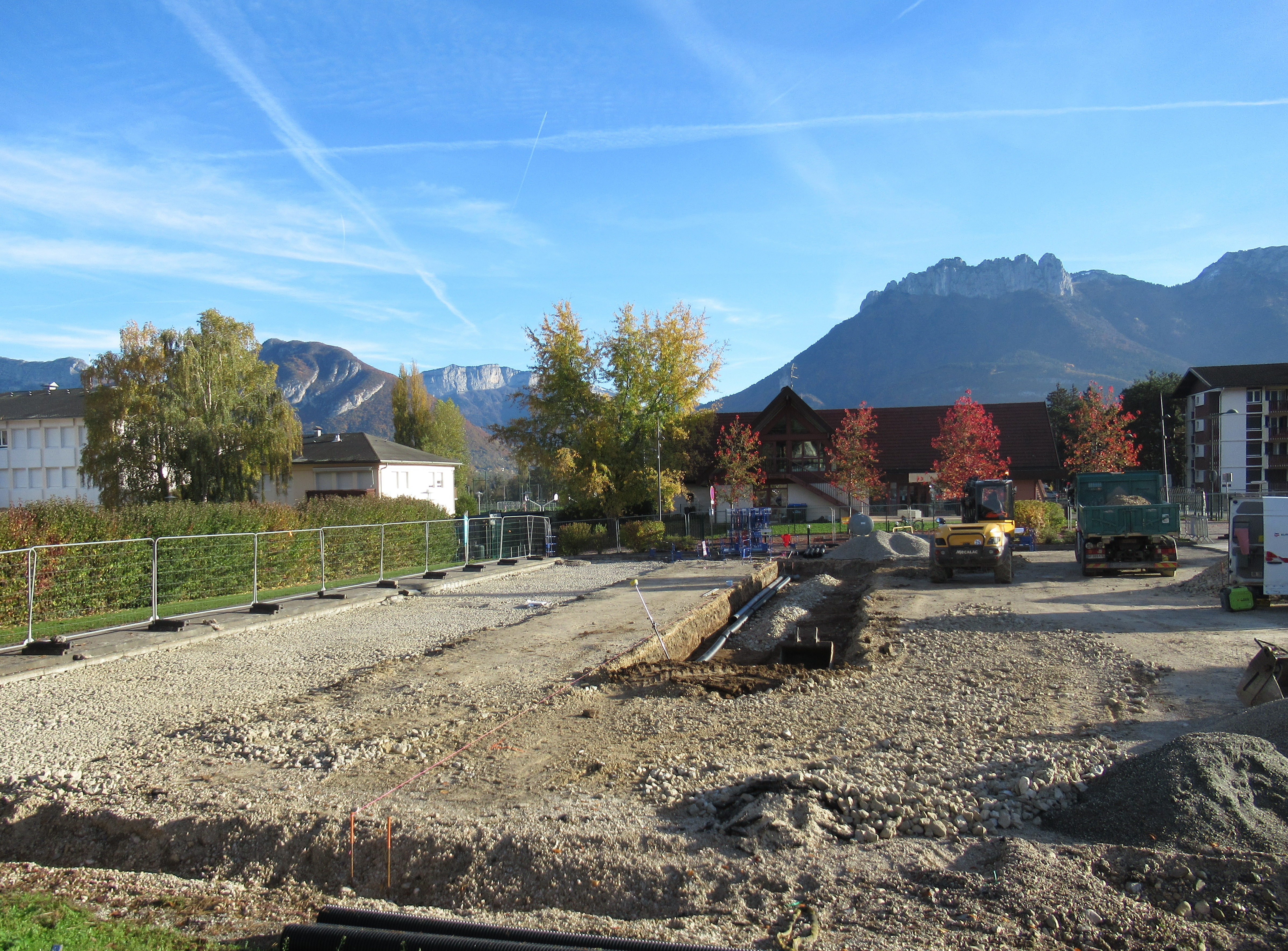 2025-10-29 Travaux parking du Collège - OK.JPG