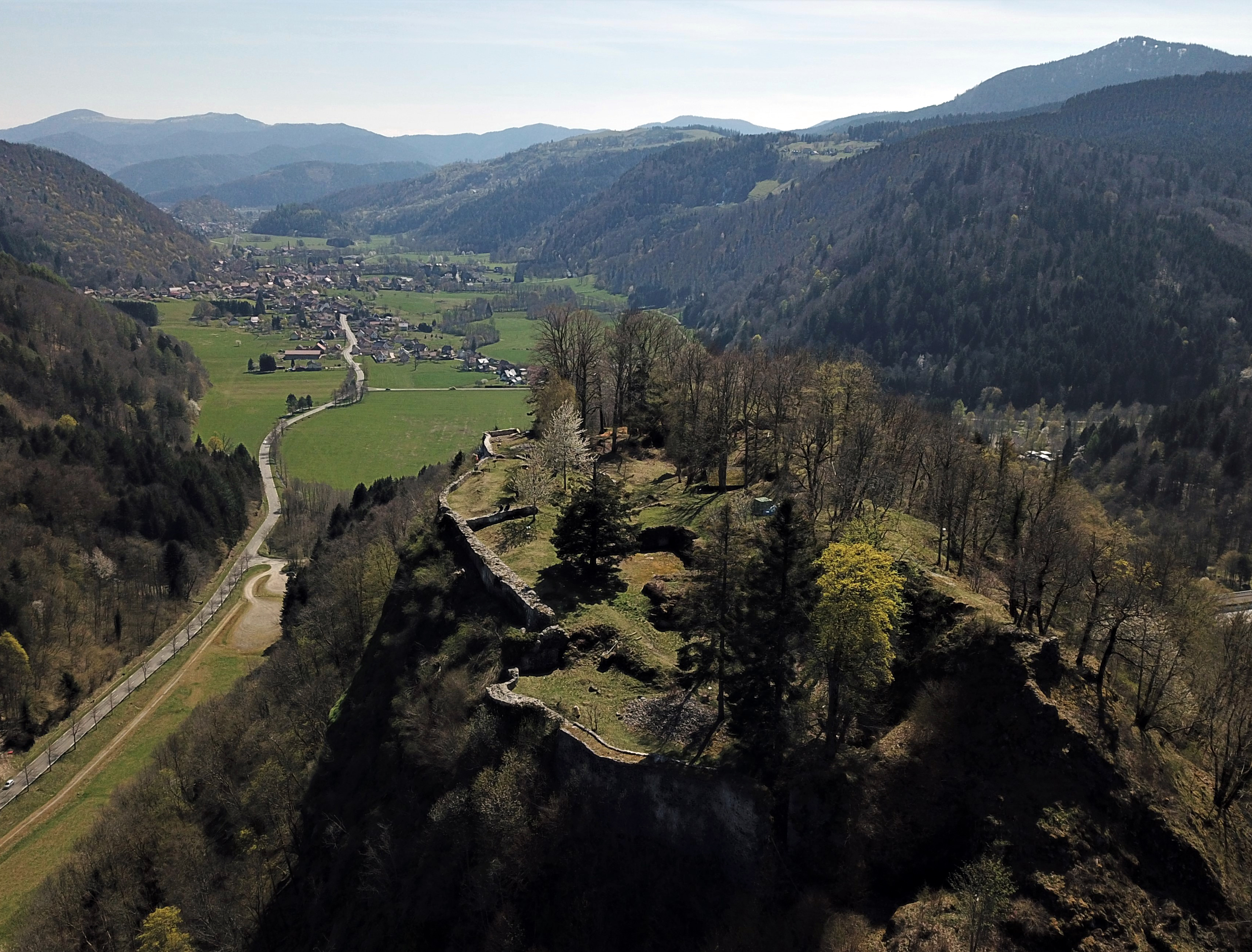 vue aérienne ruines + Kruth