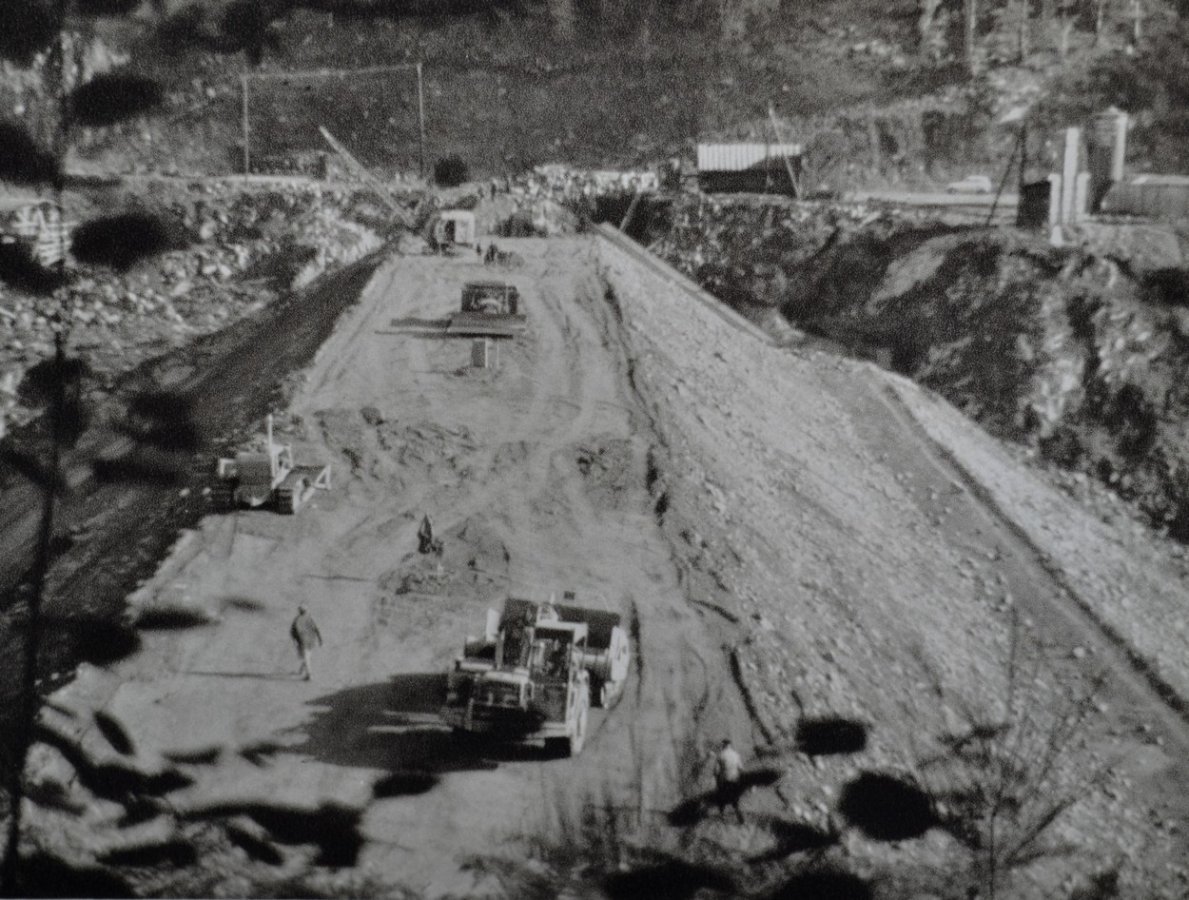 construction haut de la digue