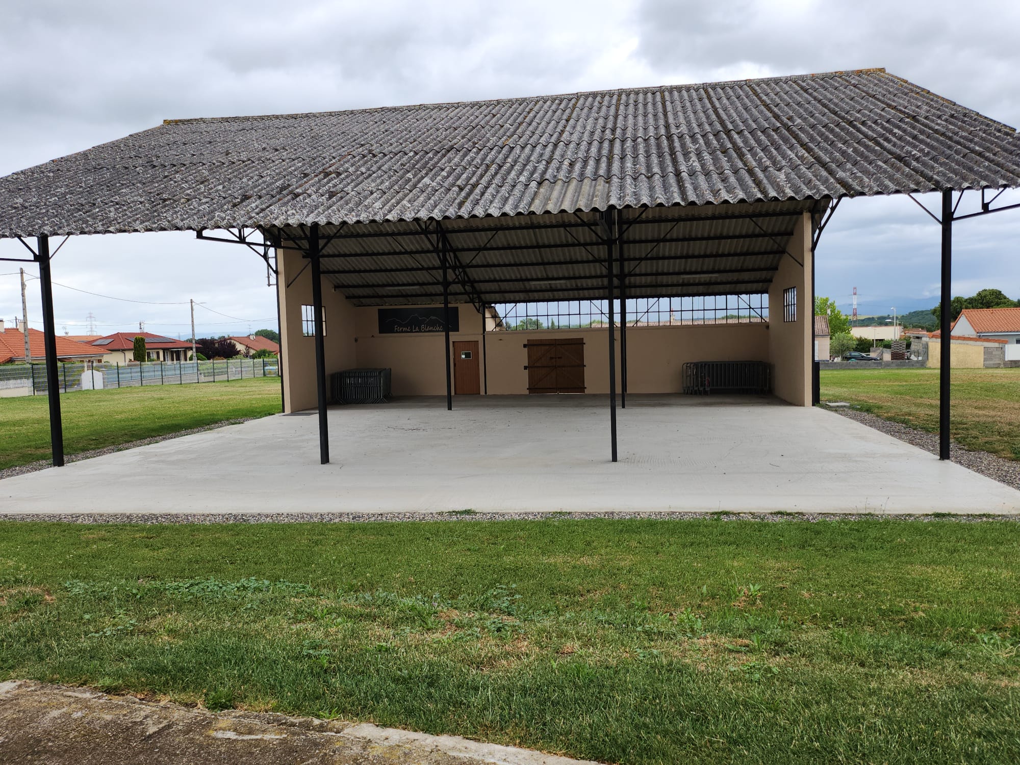 HANGAR - LA Blanche.jpg