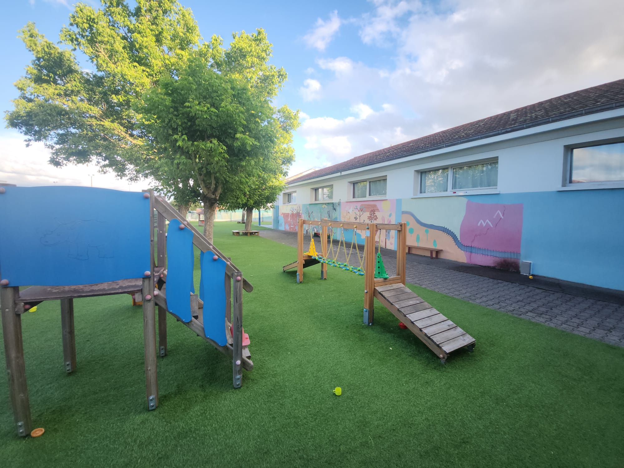 ecole_Maternelle_cour.jpg
