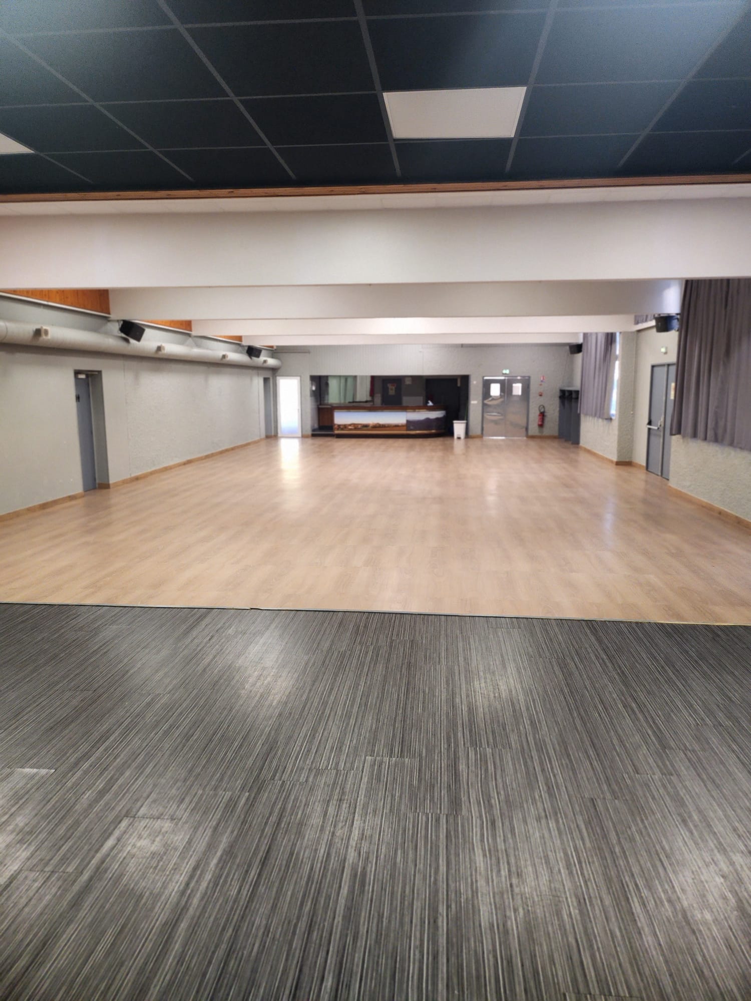 SALLE POLYVALENTE1.jpg