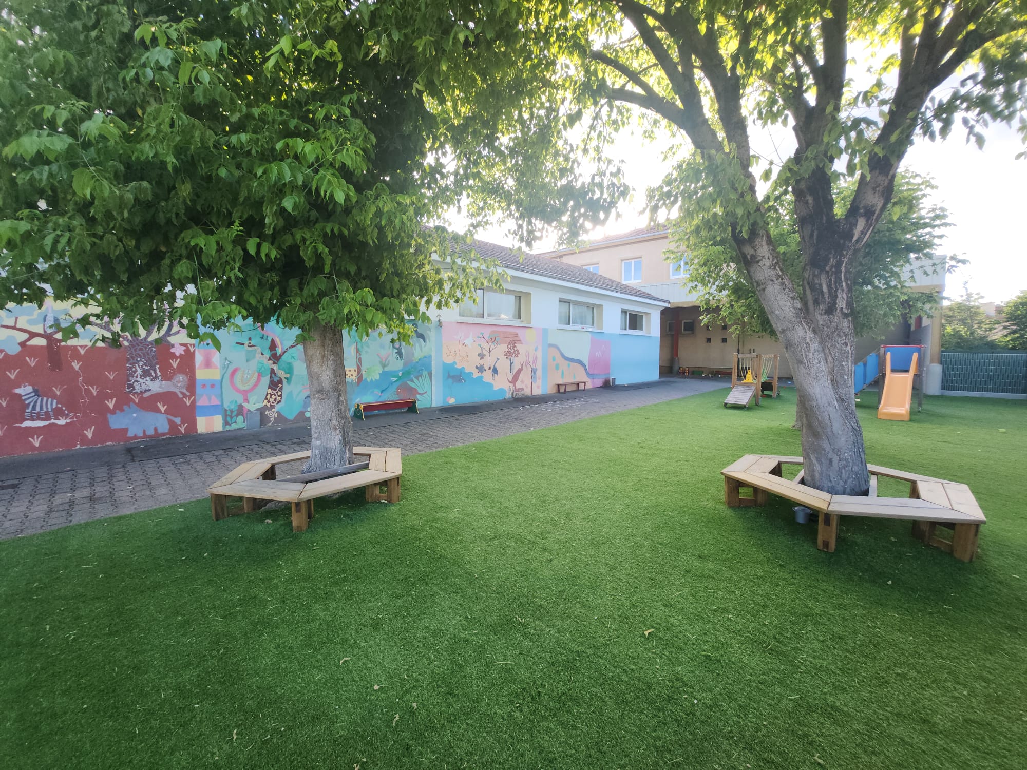 Maternelle_cour2.jpg
