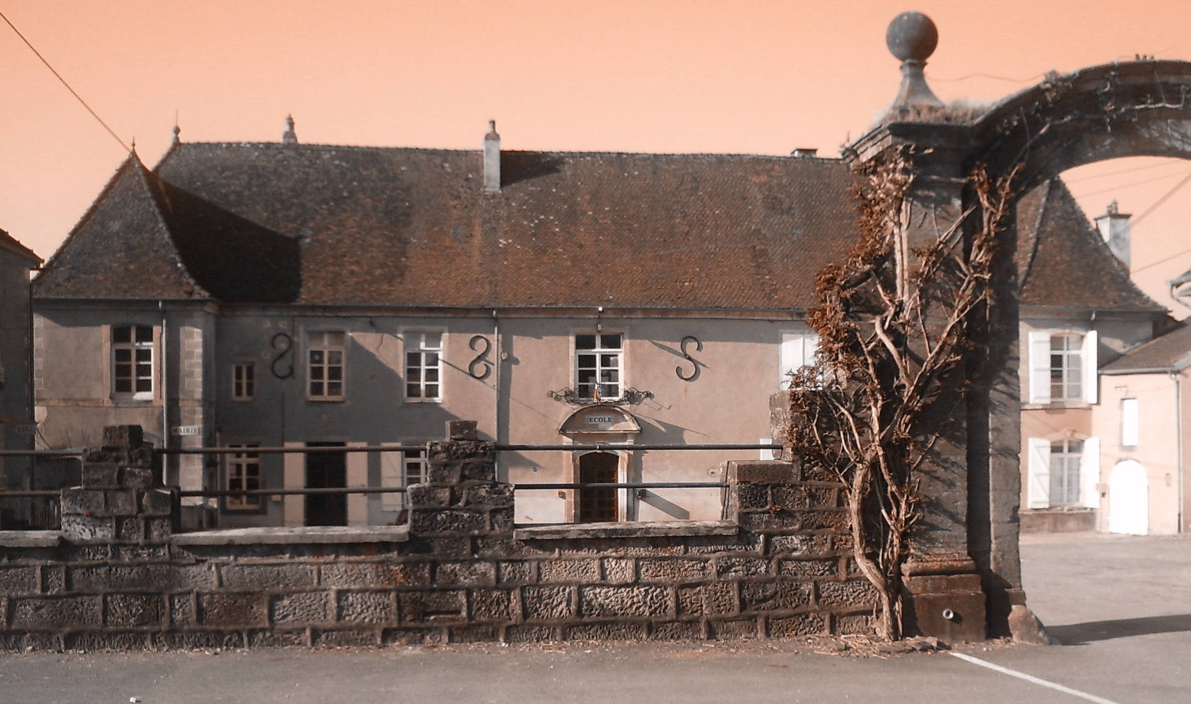 chateau jasney.jpg