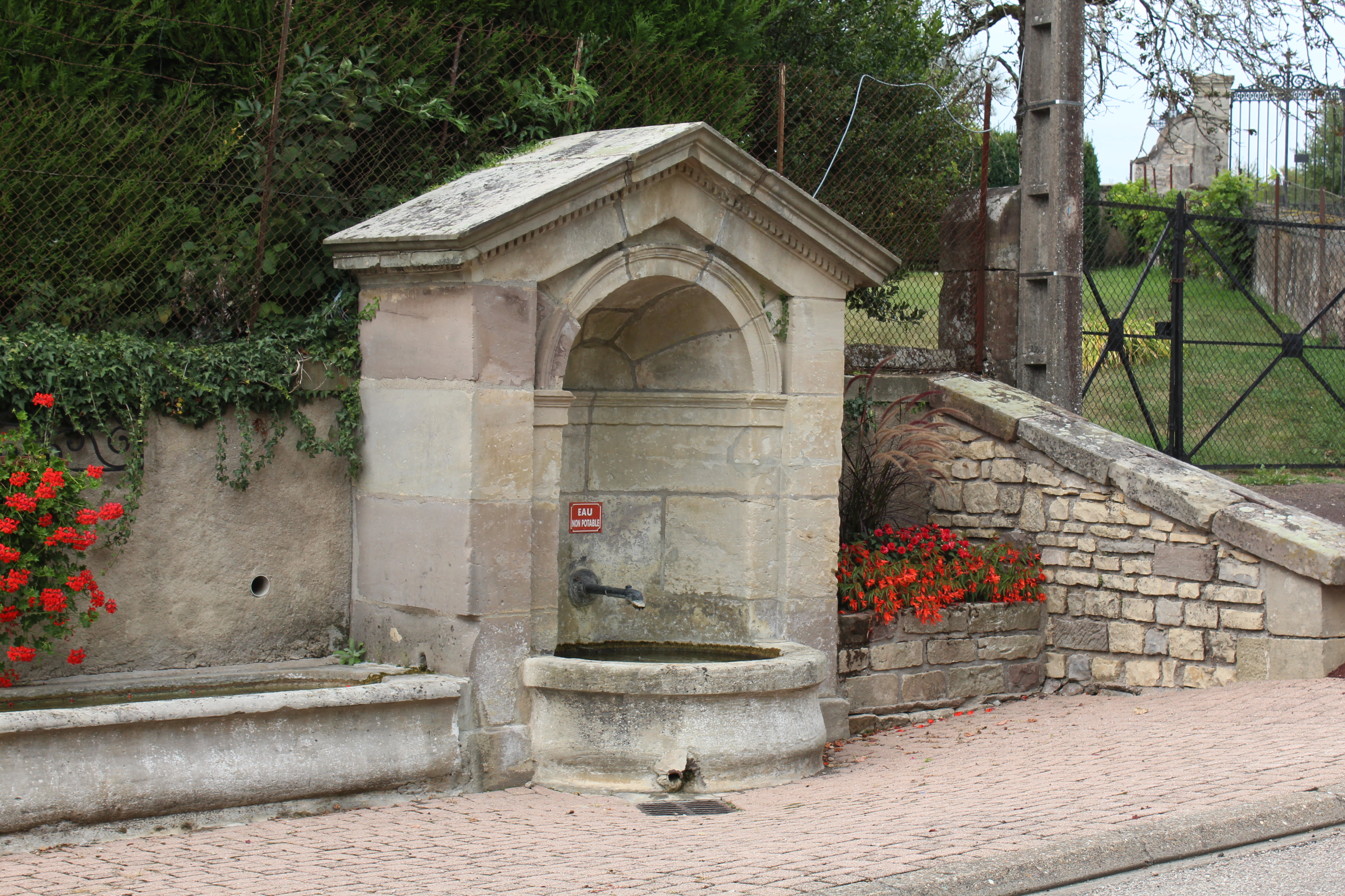 fontaine du moine.jpg