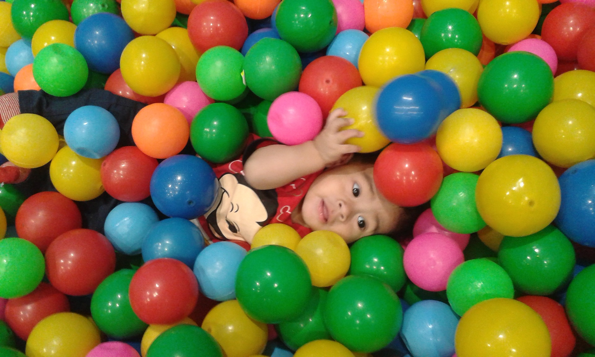 children-playing-2411122_1920.jpg