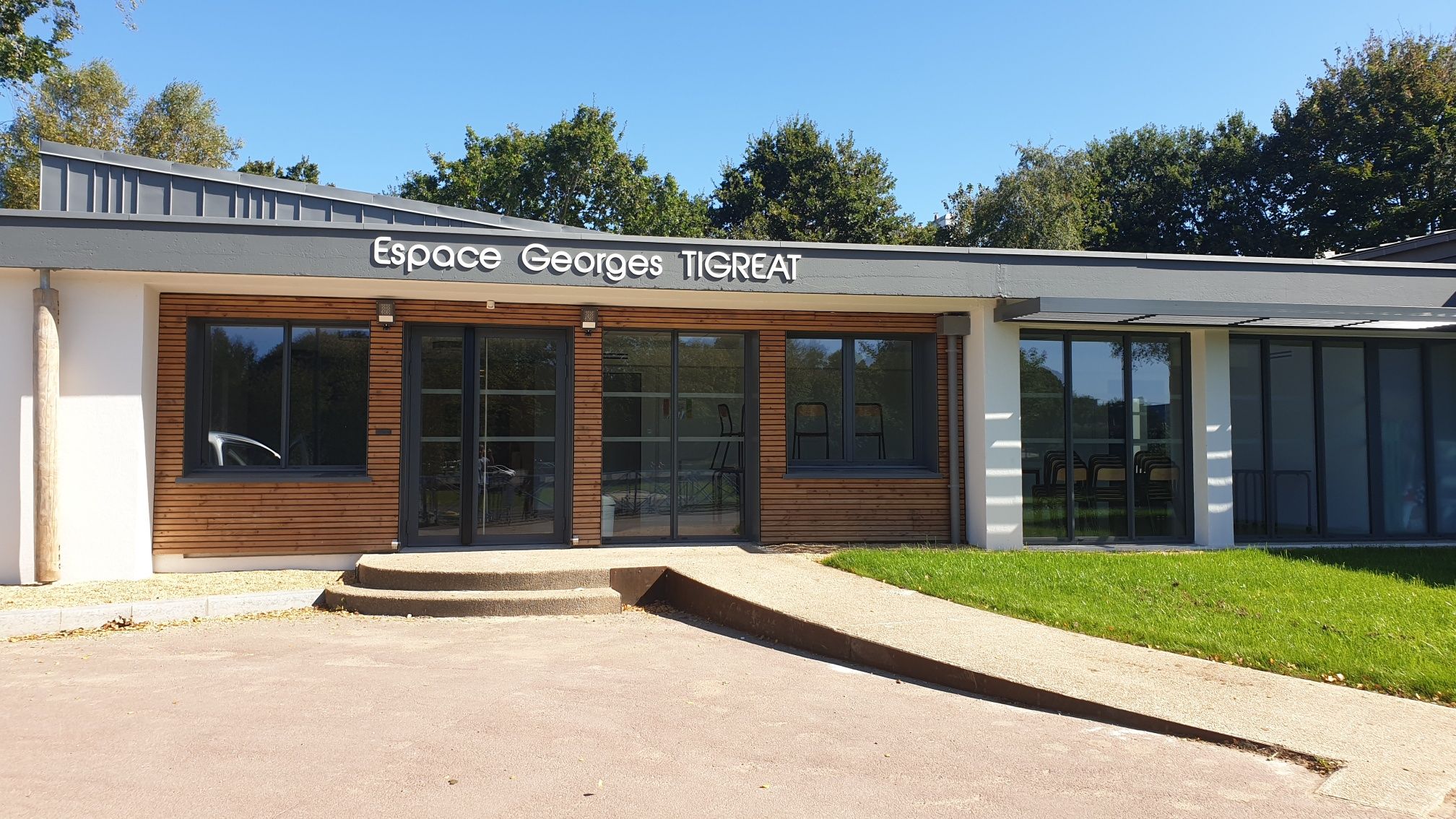 Espace Georges TIGREAT TB.jpg