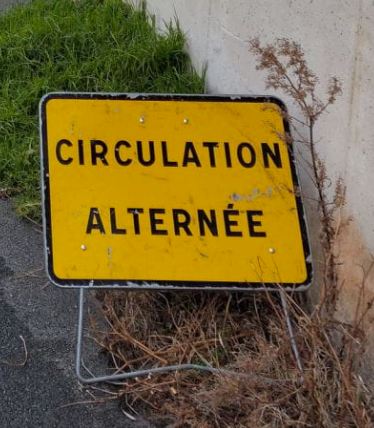 Panneau de circulation alternée