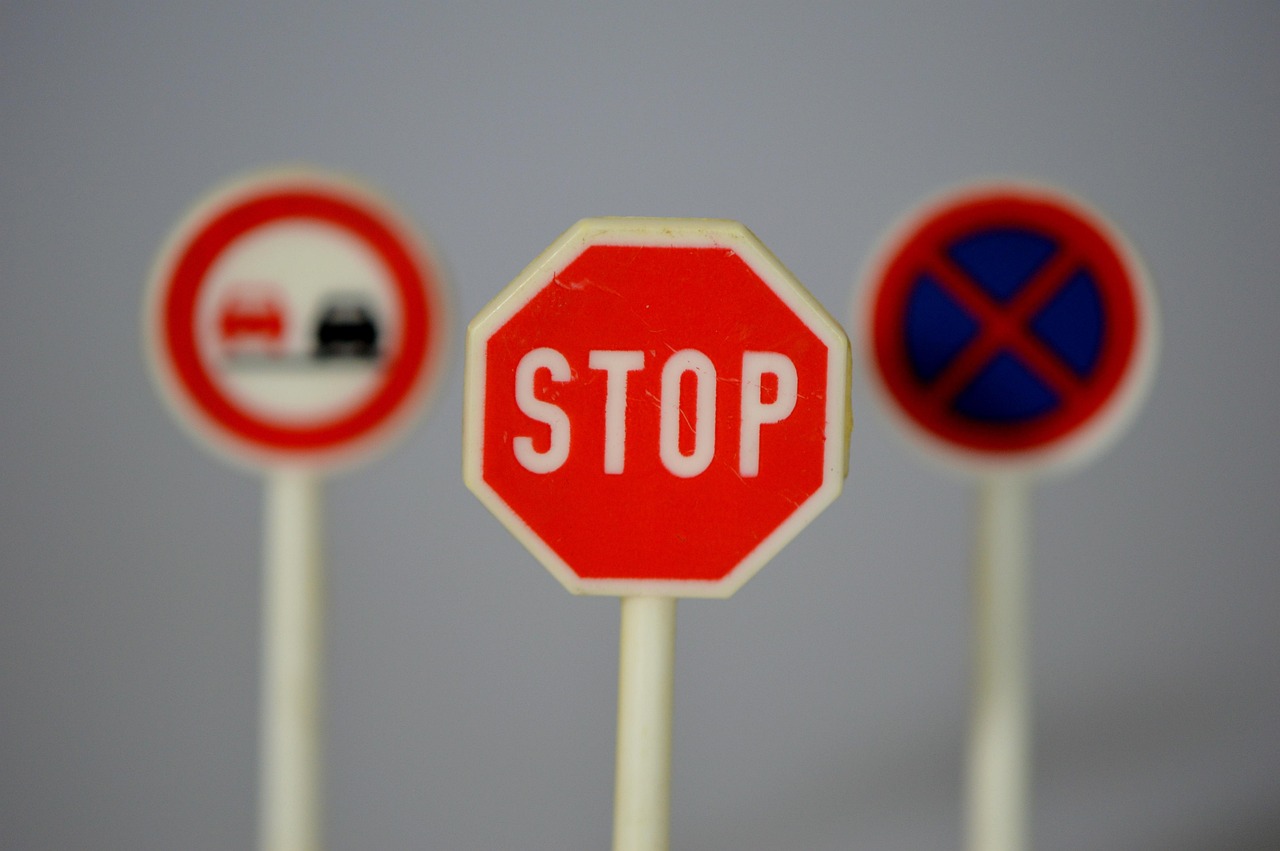 Photo de panneaux de signalisation