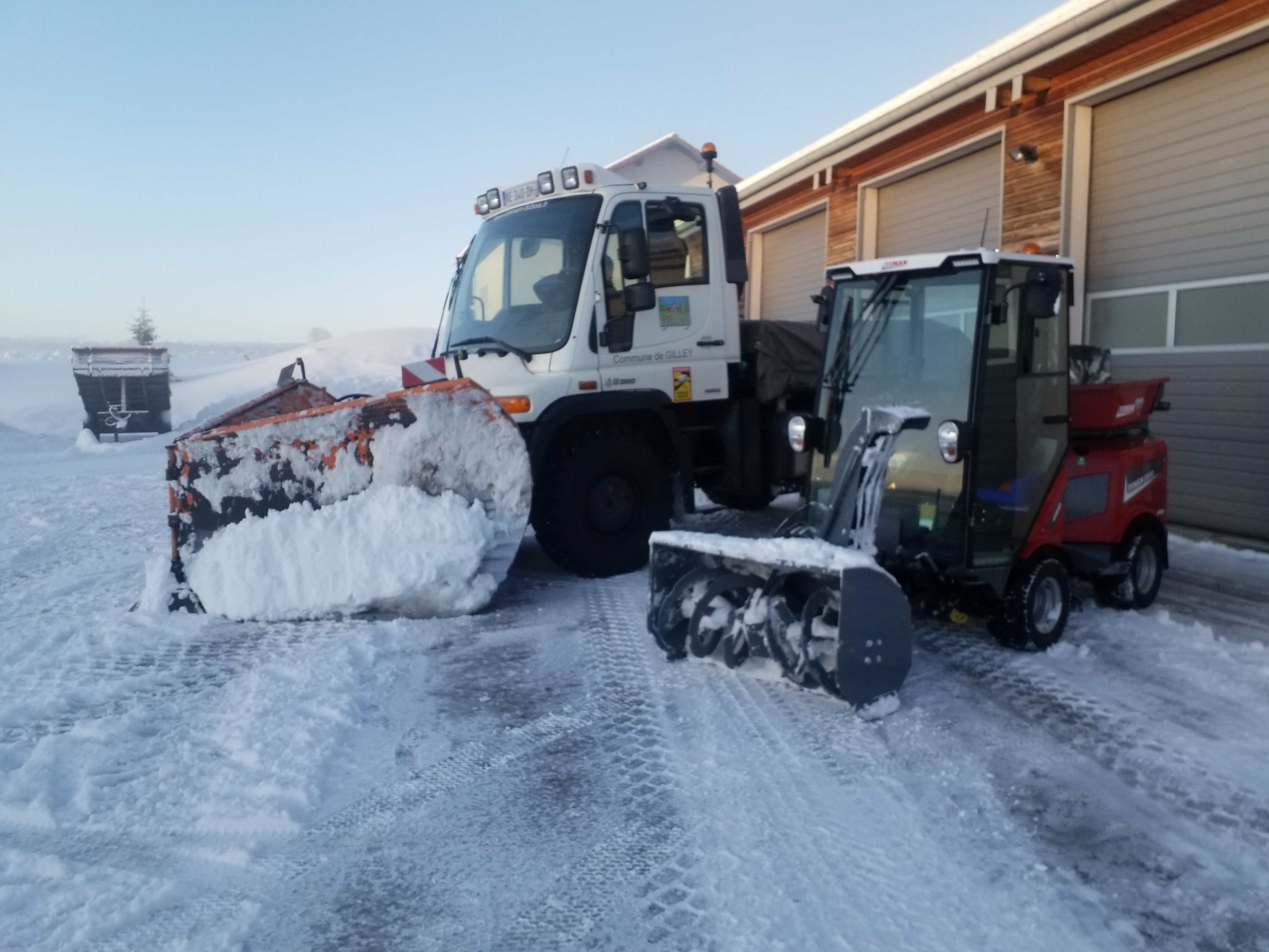 Véhicules déneigement trottoirs.jpg
