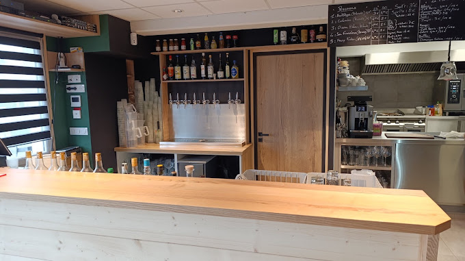 cave et croc bar.jpg
