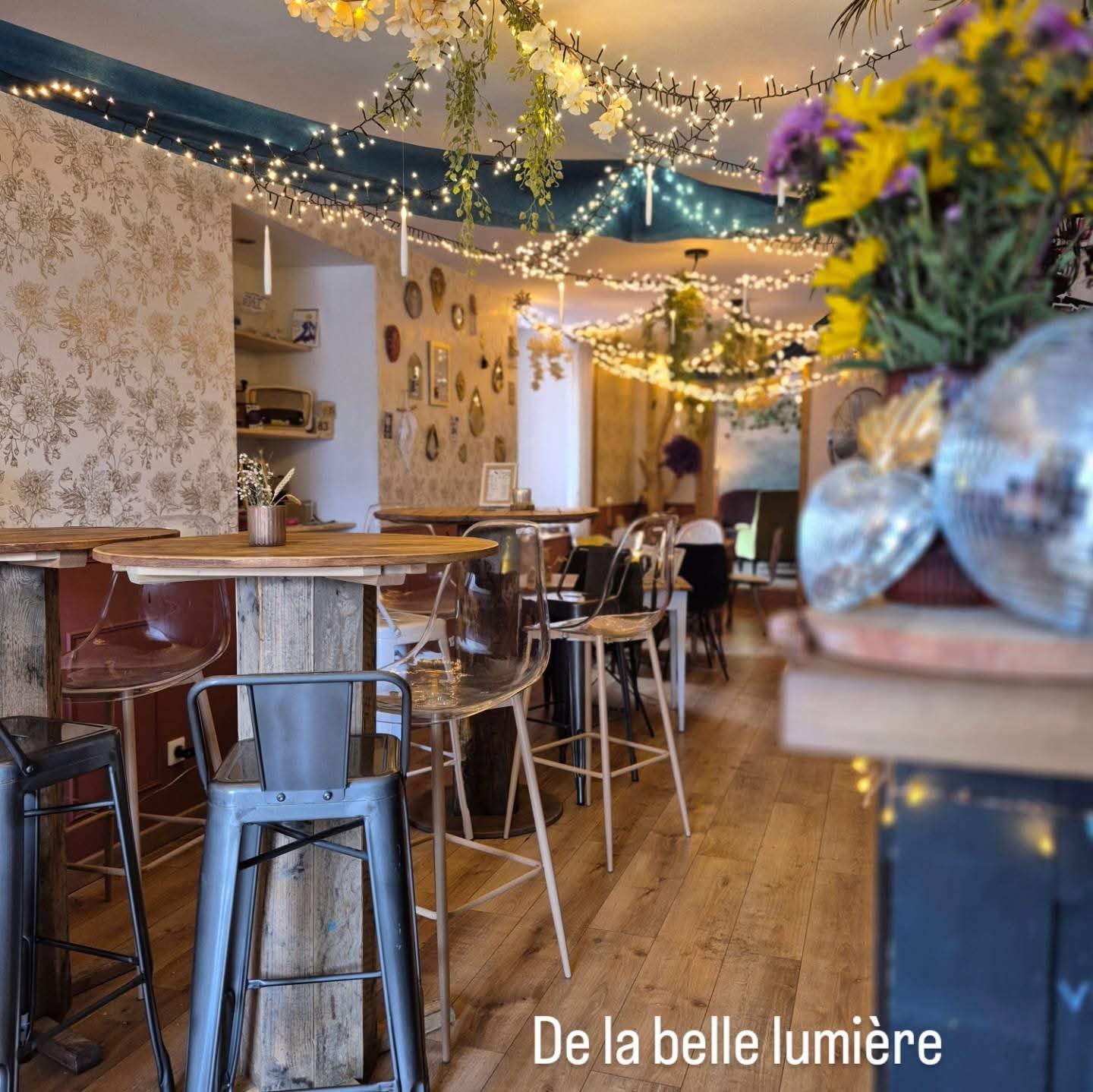 L_avenrure cafe salle 3.jpg