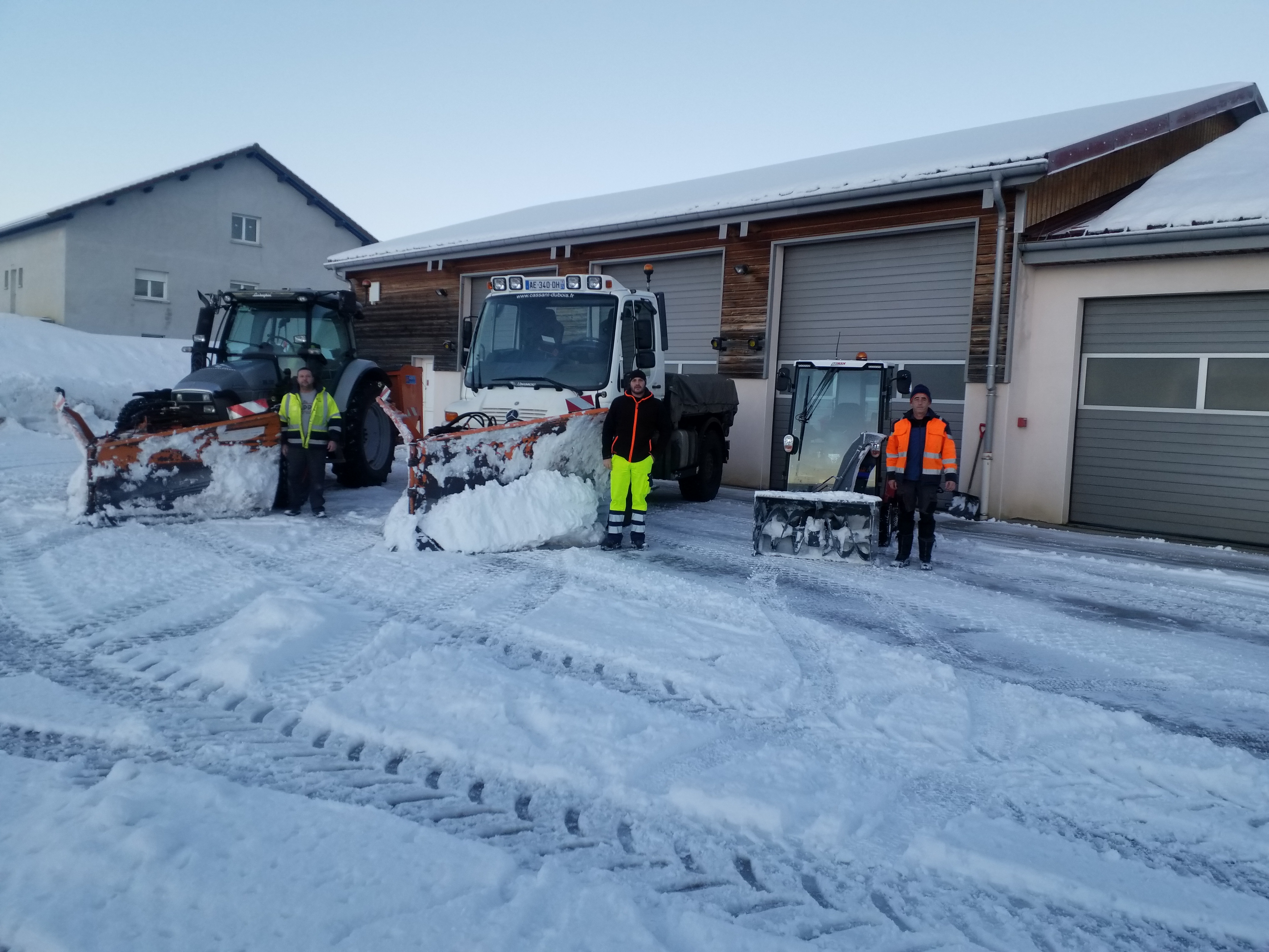 Véhicules déneigement.jpg