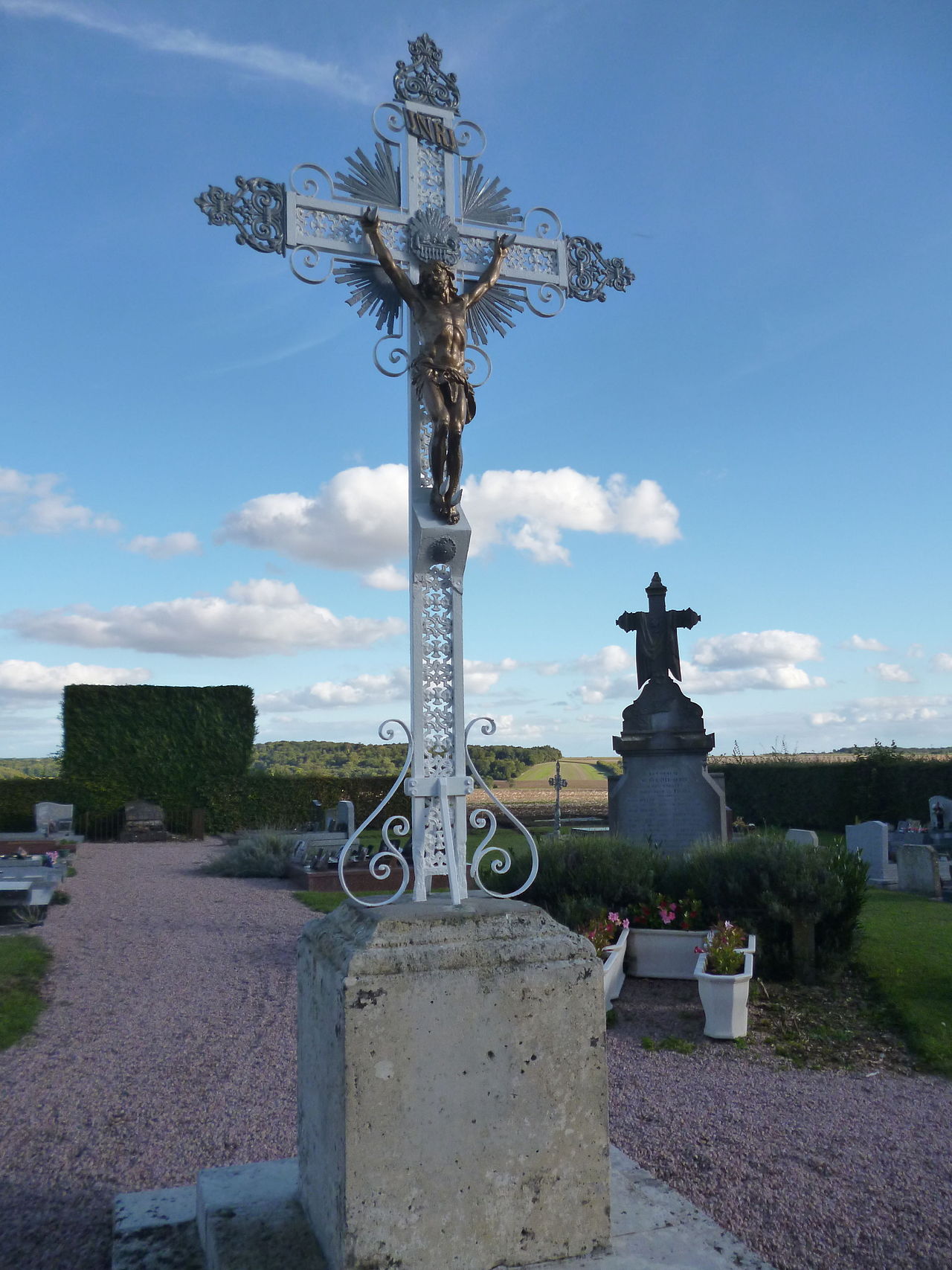 CALVAIRE CIMETIERE.jpg