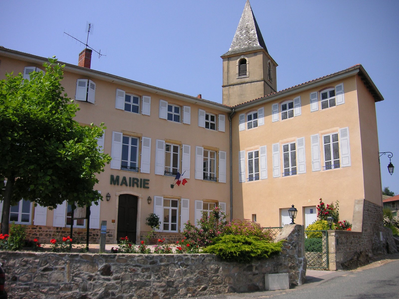 Mairie et clocher.jpg