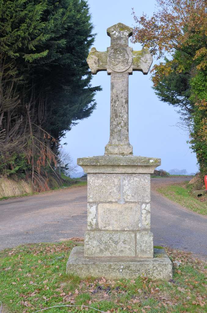 Croix De La Touche Ronde Crétudel.jpg