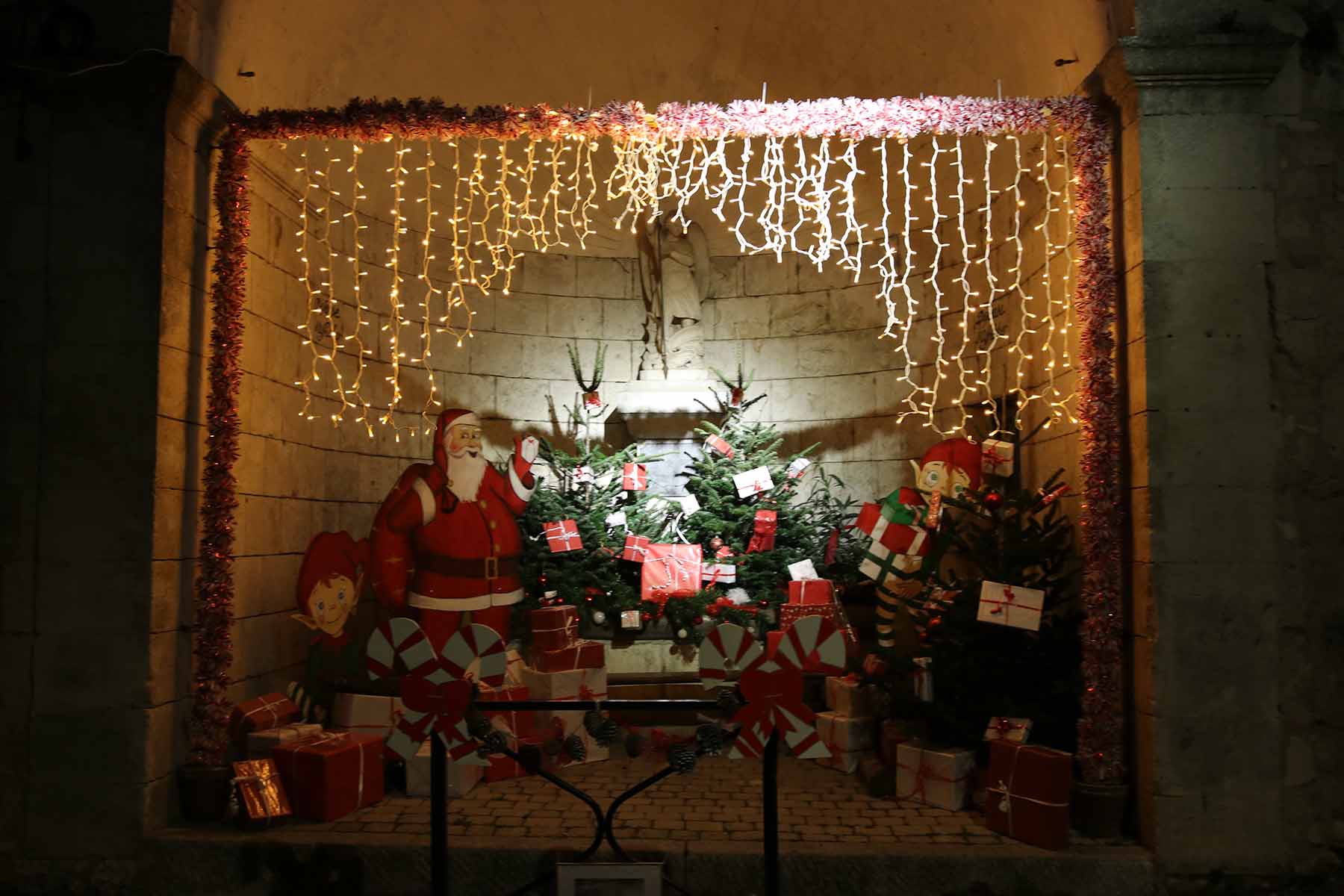 ©goticaardecana Jérôme Rolland- Noel decoration LGA 301122 - 2022-11-30 17.42.31.jpg