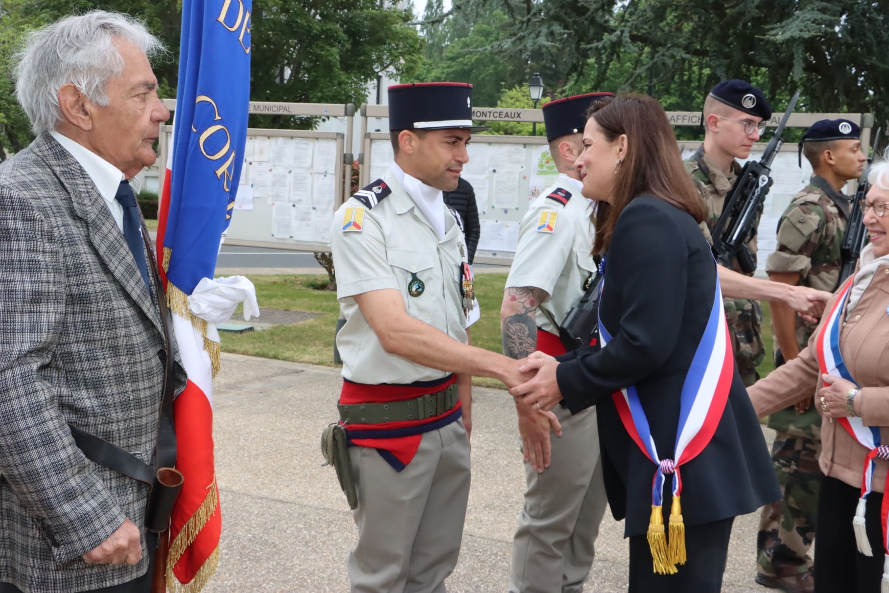 cérémonie 8 mai 13.jpg