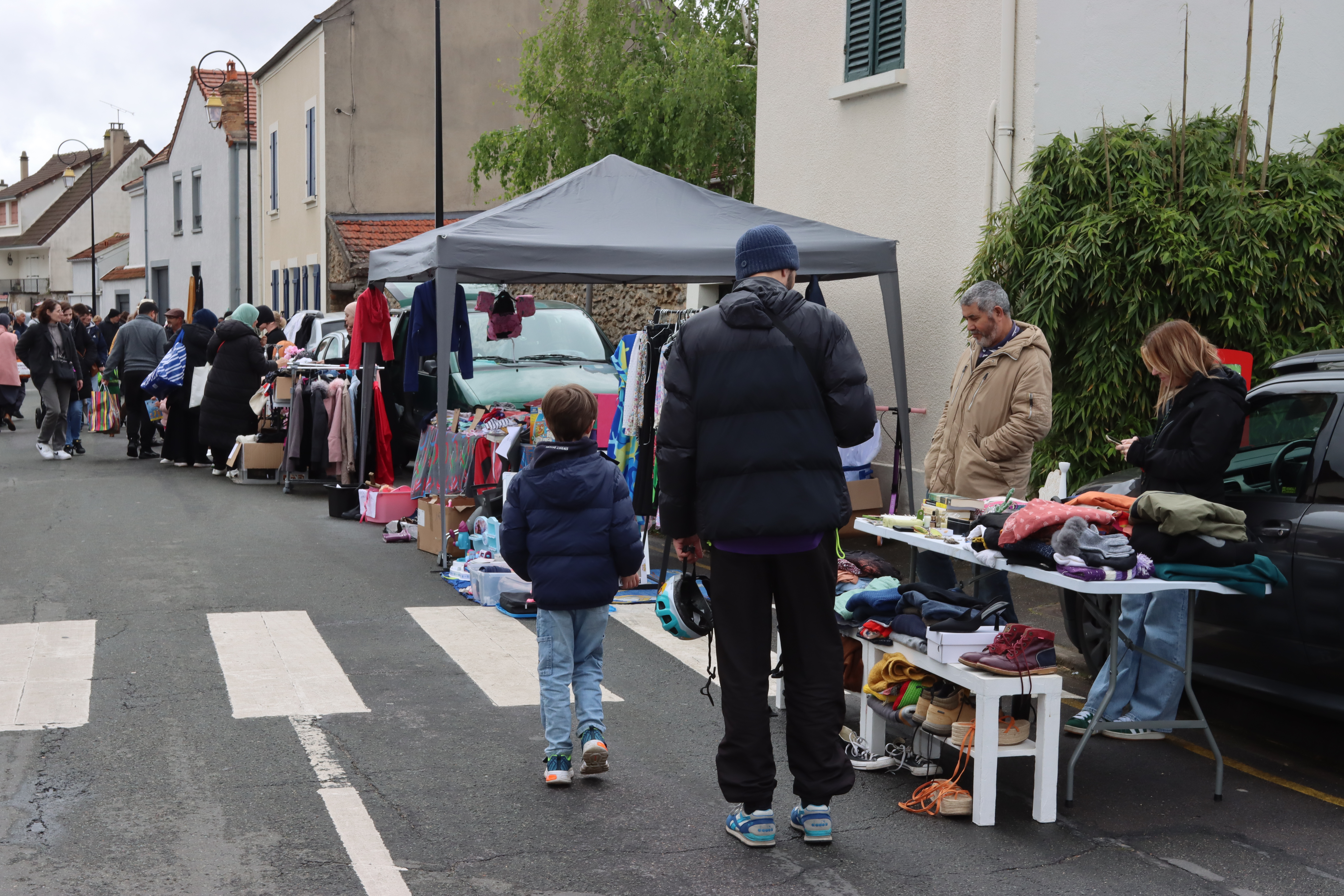 vide grenier.jpg