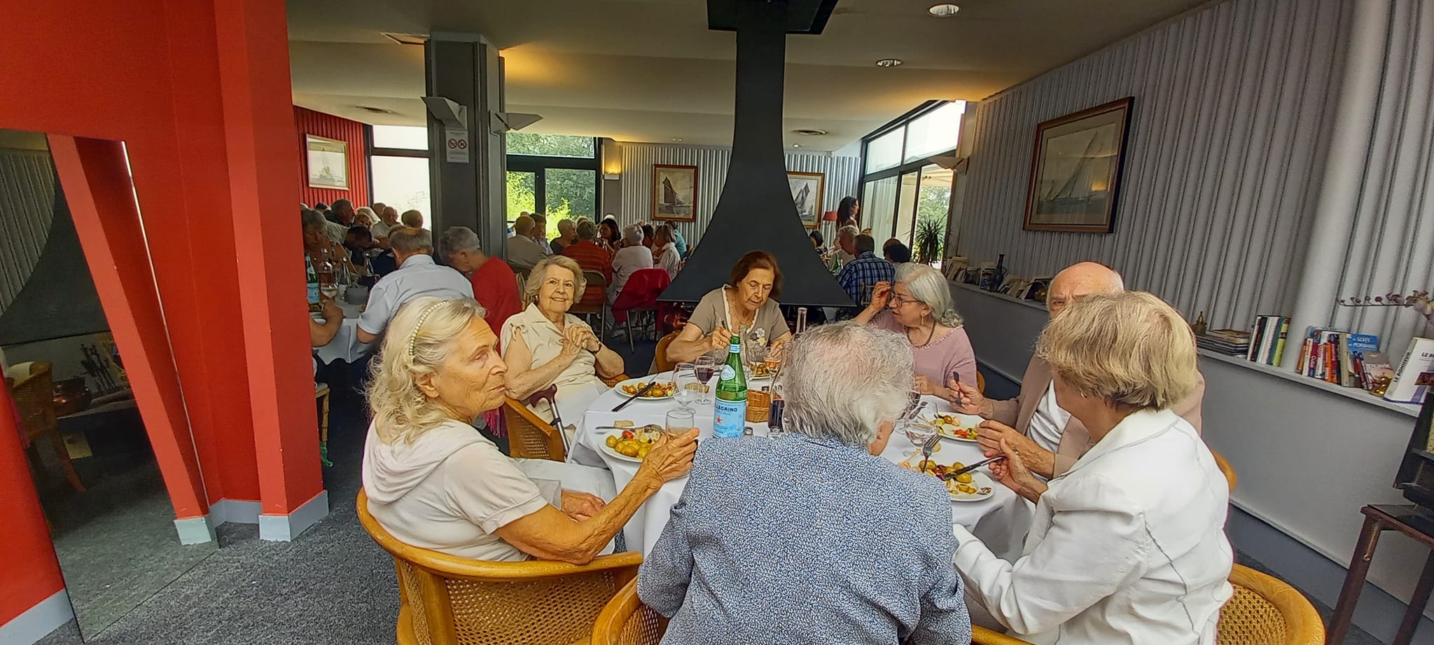 Repas Age d_Or 5.jpg